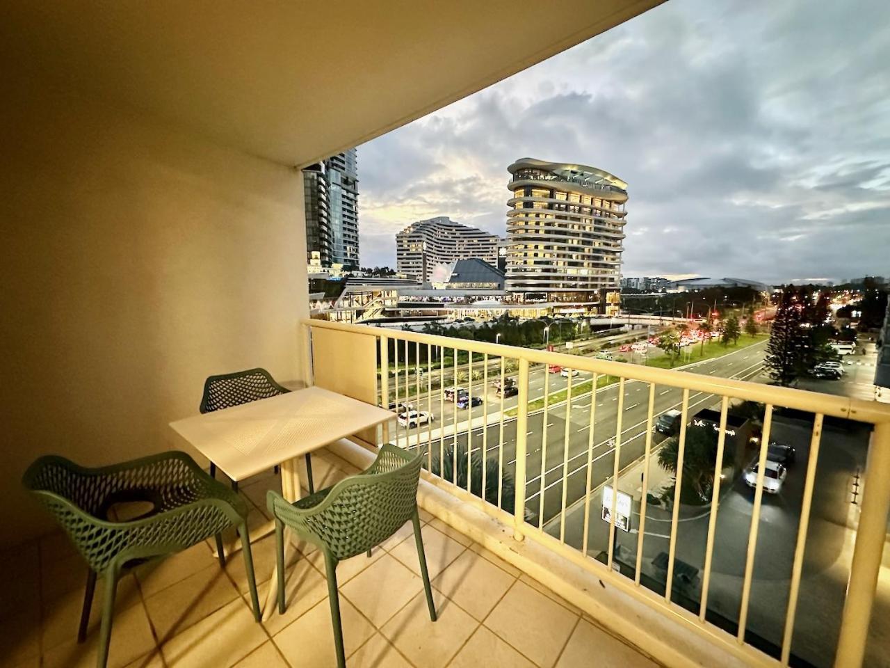 Apartment Broadbeach 600