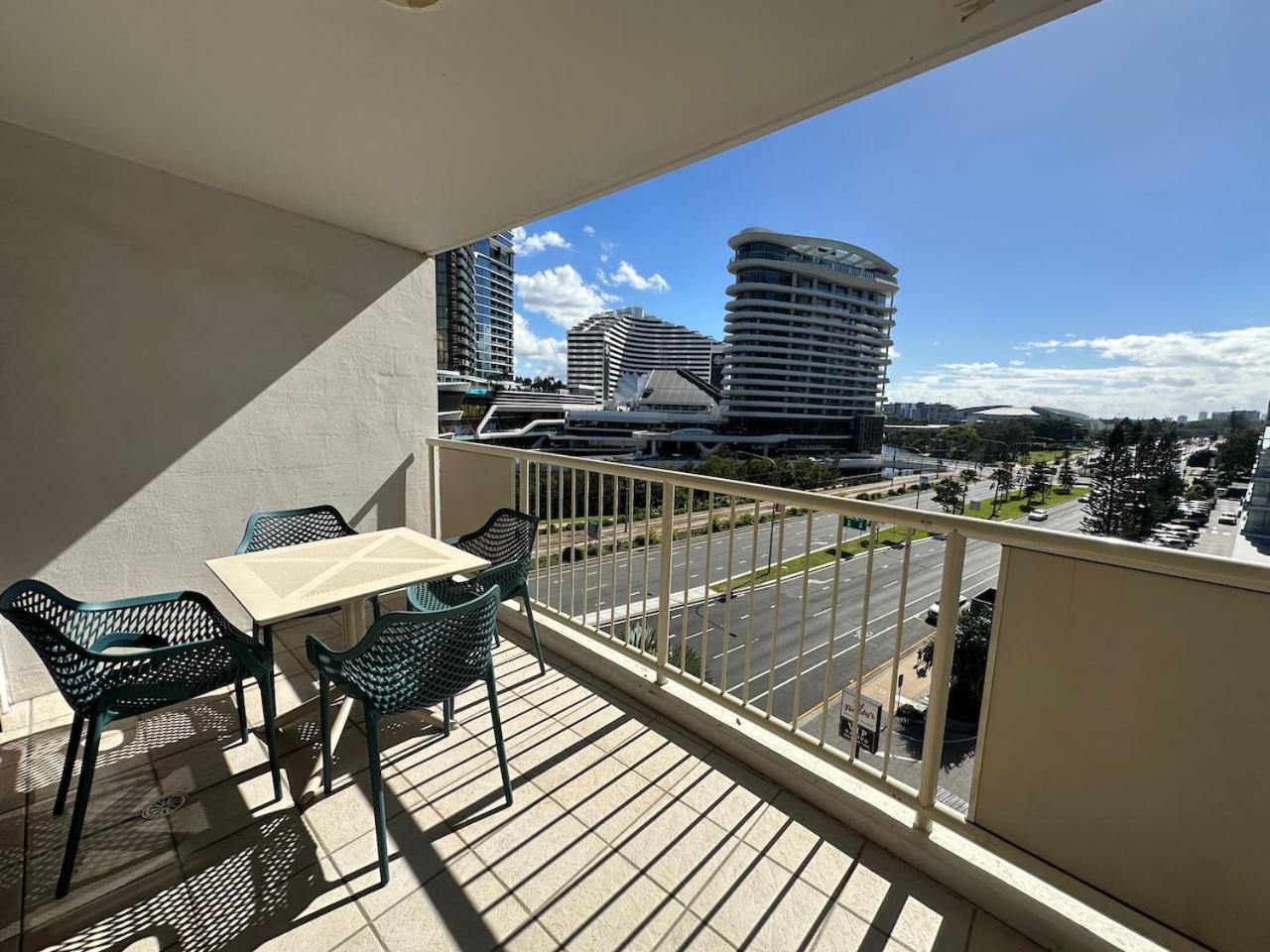 Broadbeach 600