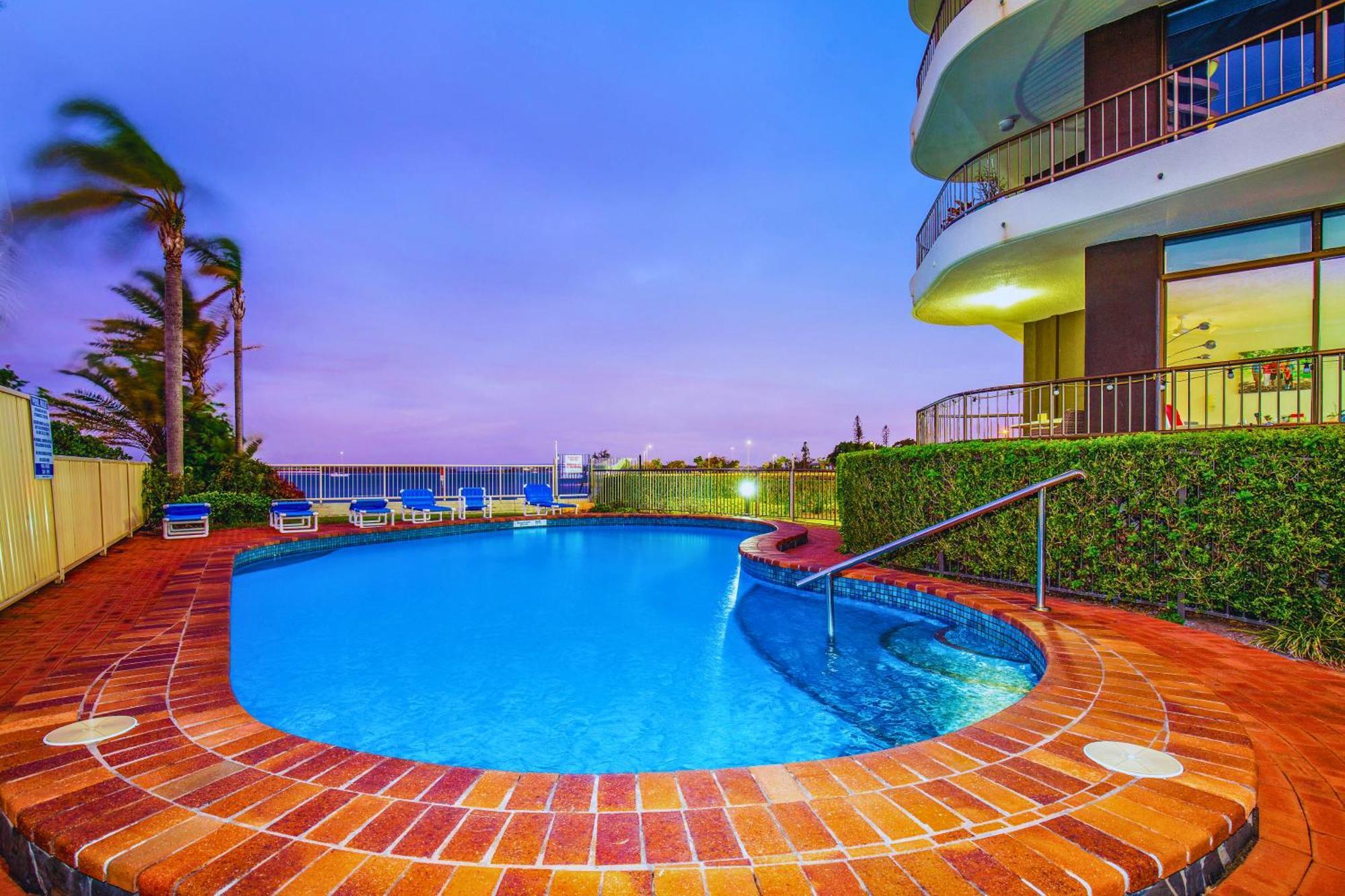 Broadwater Shores Waterfront Gold Coast