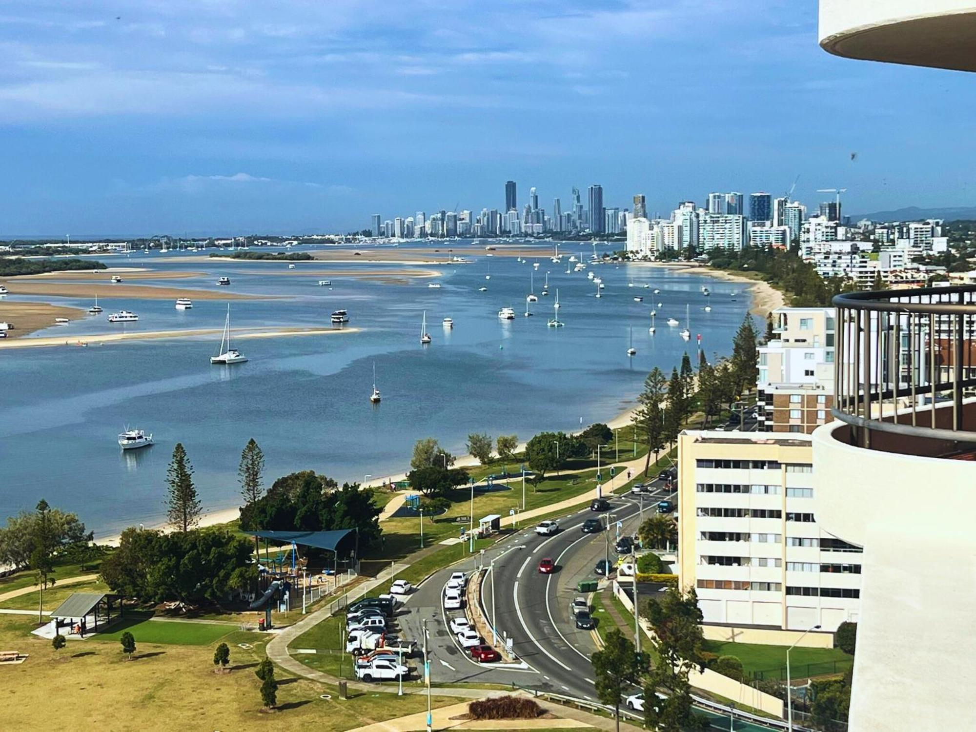 Broadwater Shores Waterfront 3*