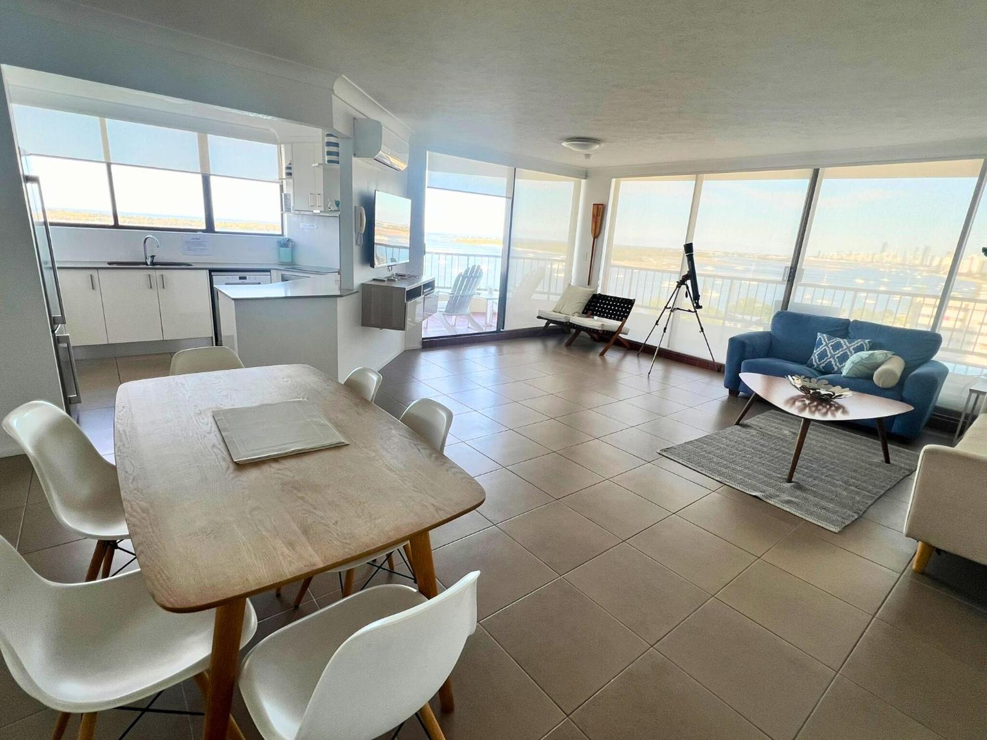 Broadwater Shores Waterfront Gold Coast