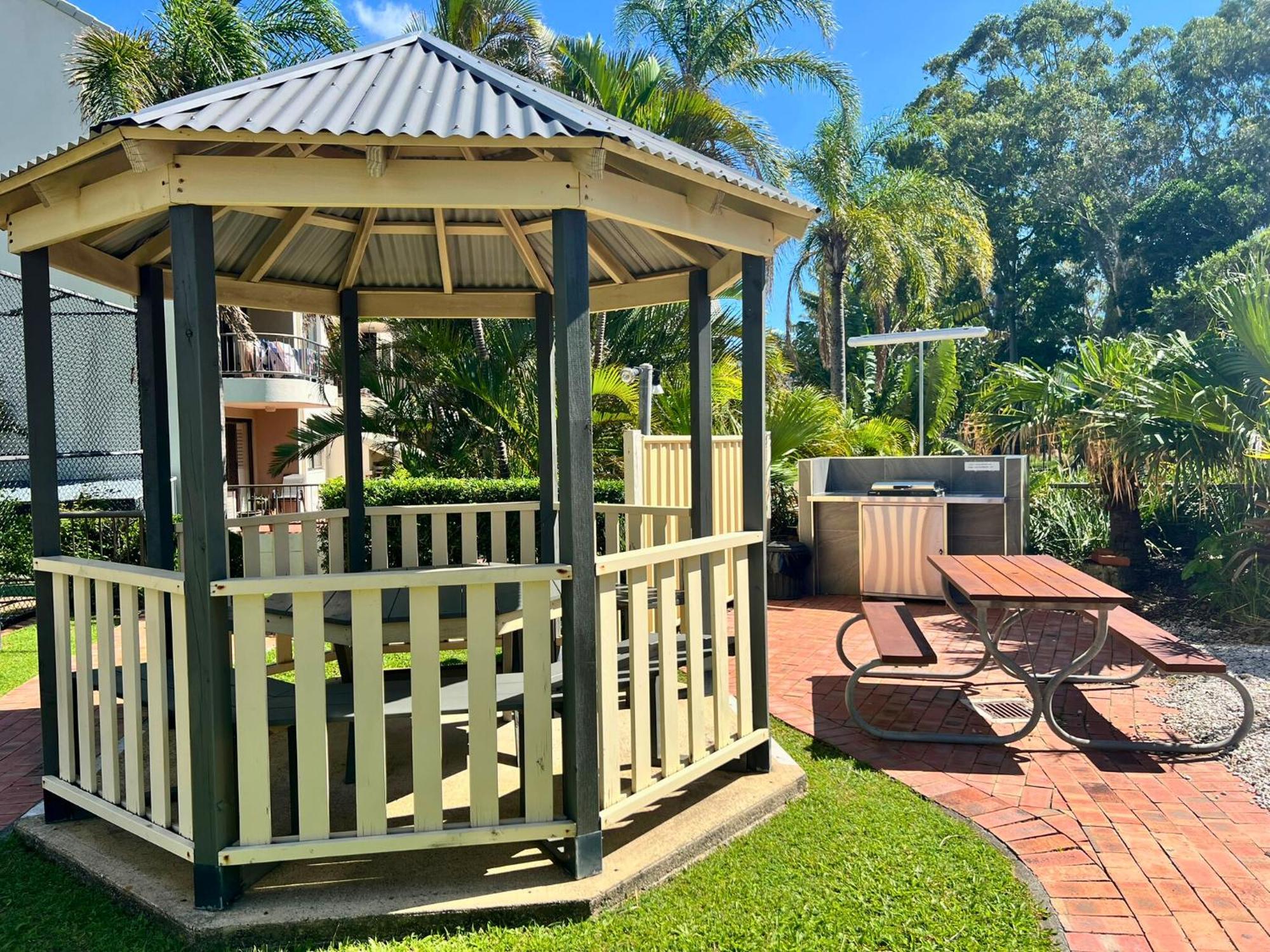 Broadwater Shores Waterfront Aparthotel Gold Coast