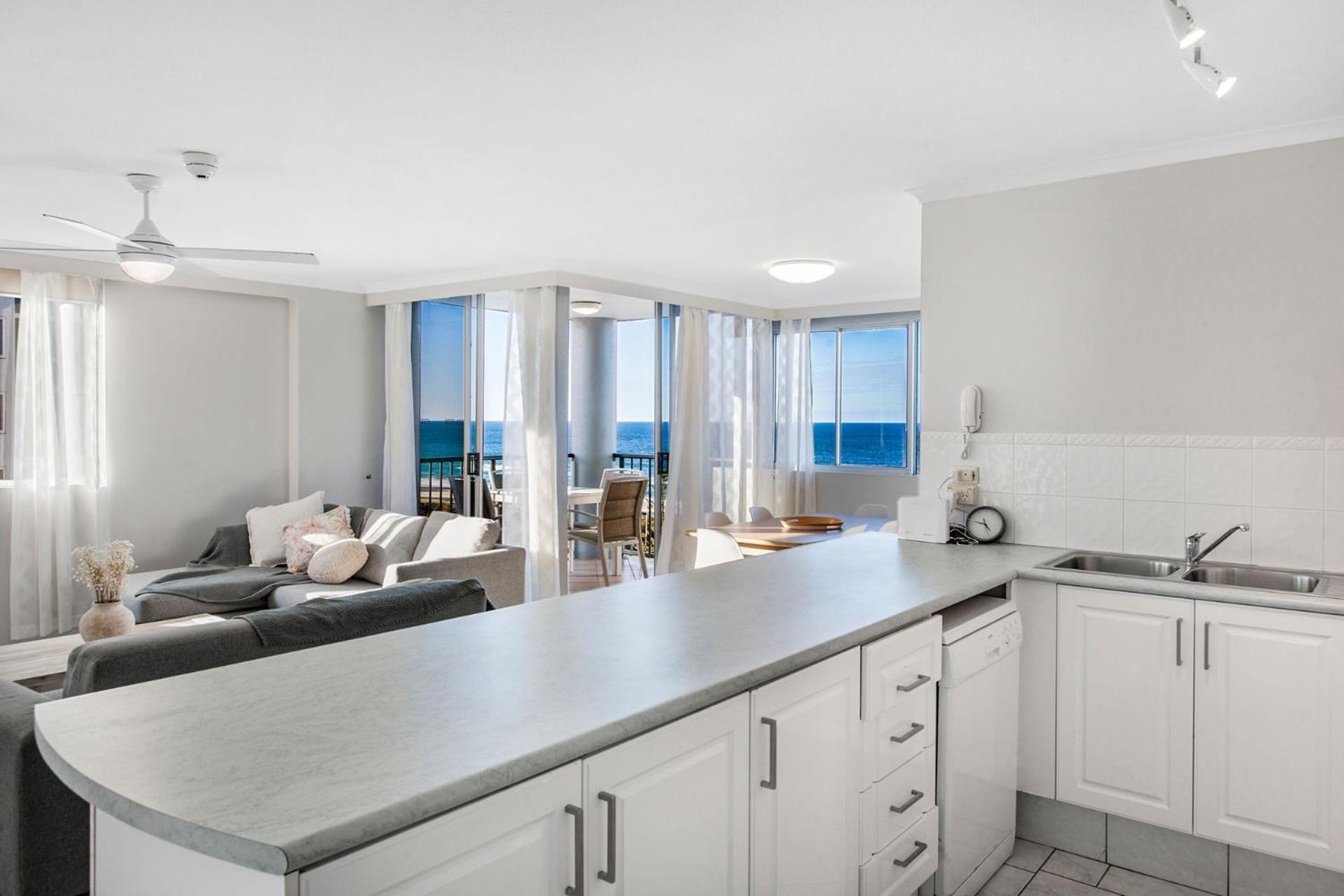 Beachfront Two Bedroom Broadbeach - Coasthm Apartment Gold Coast