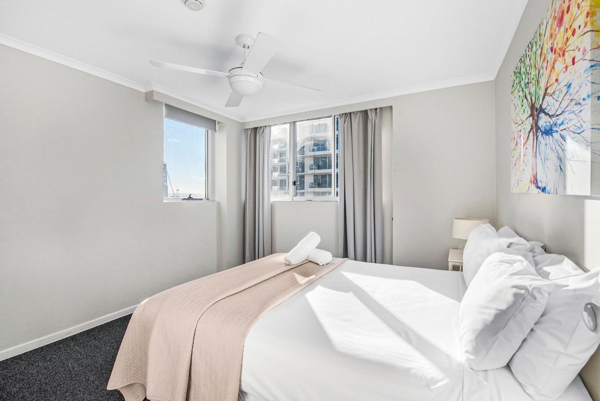 Apartment Beachfront Two Bedroom Broadbeach - Coasthm Gold Coast