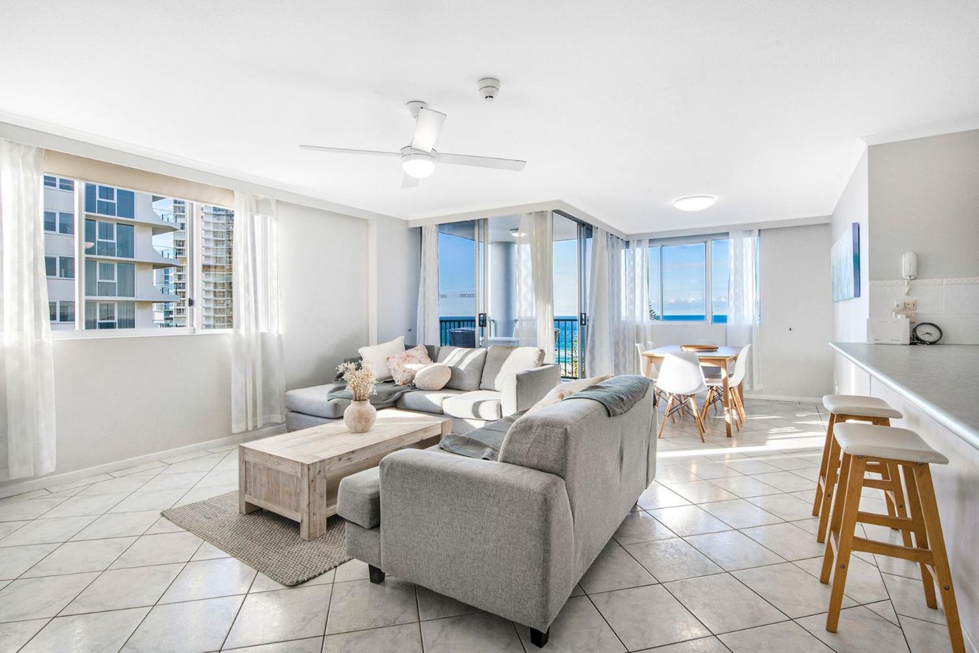 Beachfront Two Bedroom Broadbeach - Coasthm Gold Coast