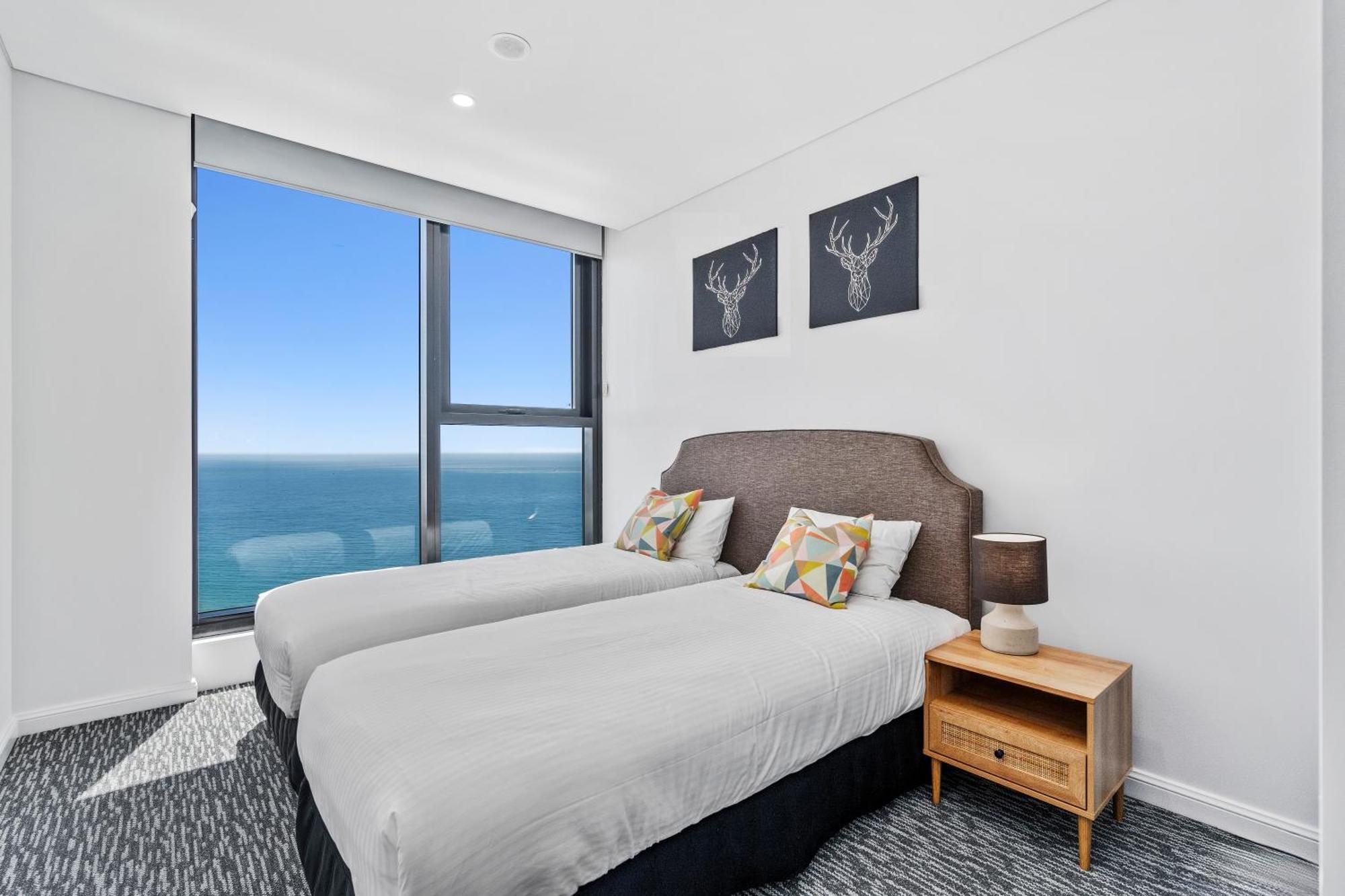Apartment Surfers Paradise New Beachfront