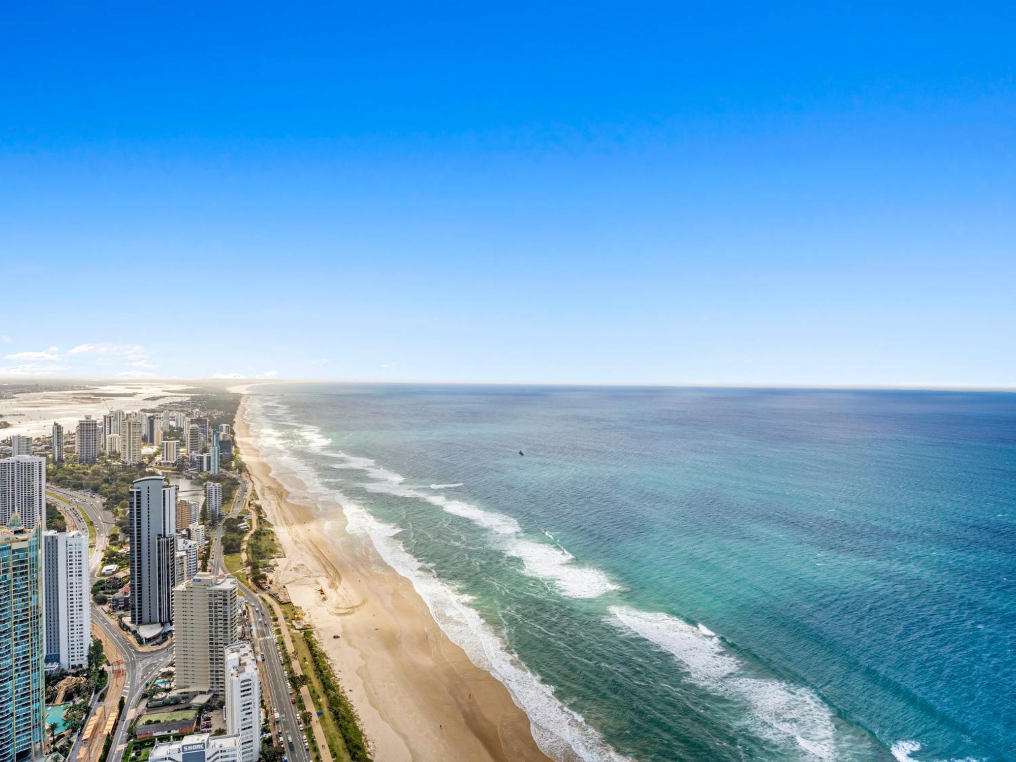 Surfers Paradise New Beachfront Apartment Gold Coast