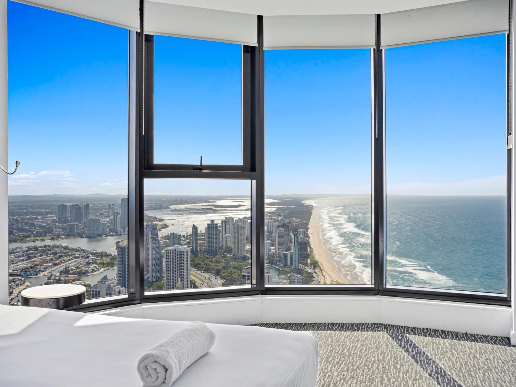 Surfers Paradise New Beachfront Apartment Gold Coast