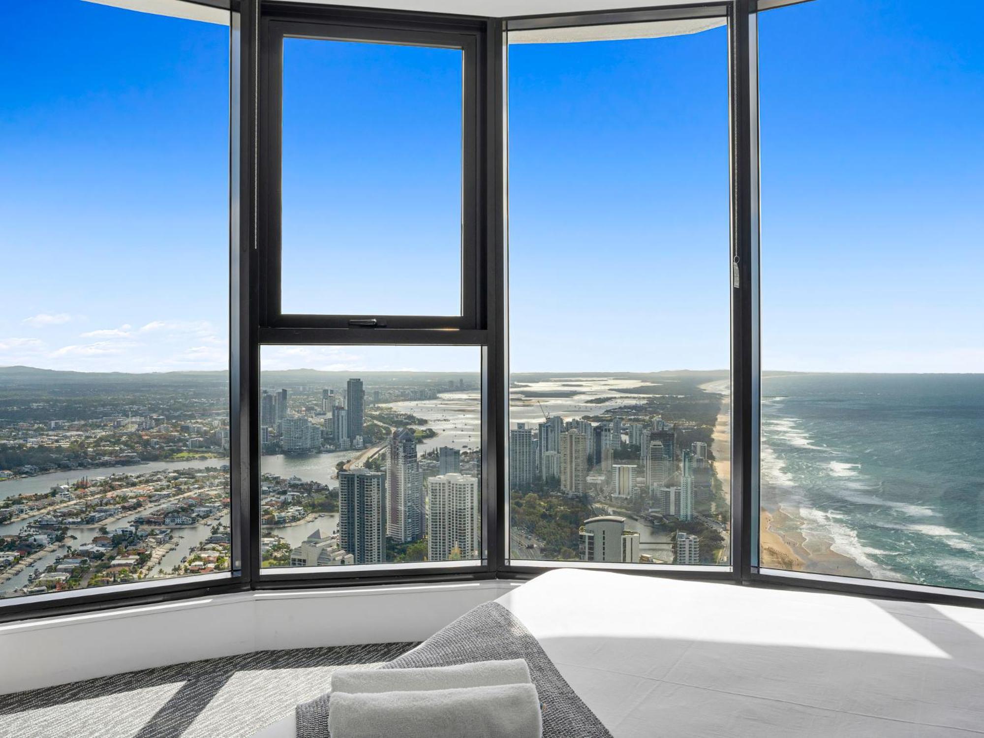 Apartment Surfers Paradise New Beachfront