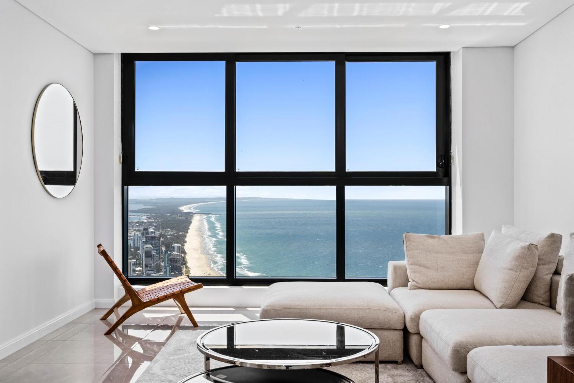 Surfers Paradise New Beachfront Apartment *