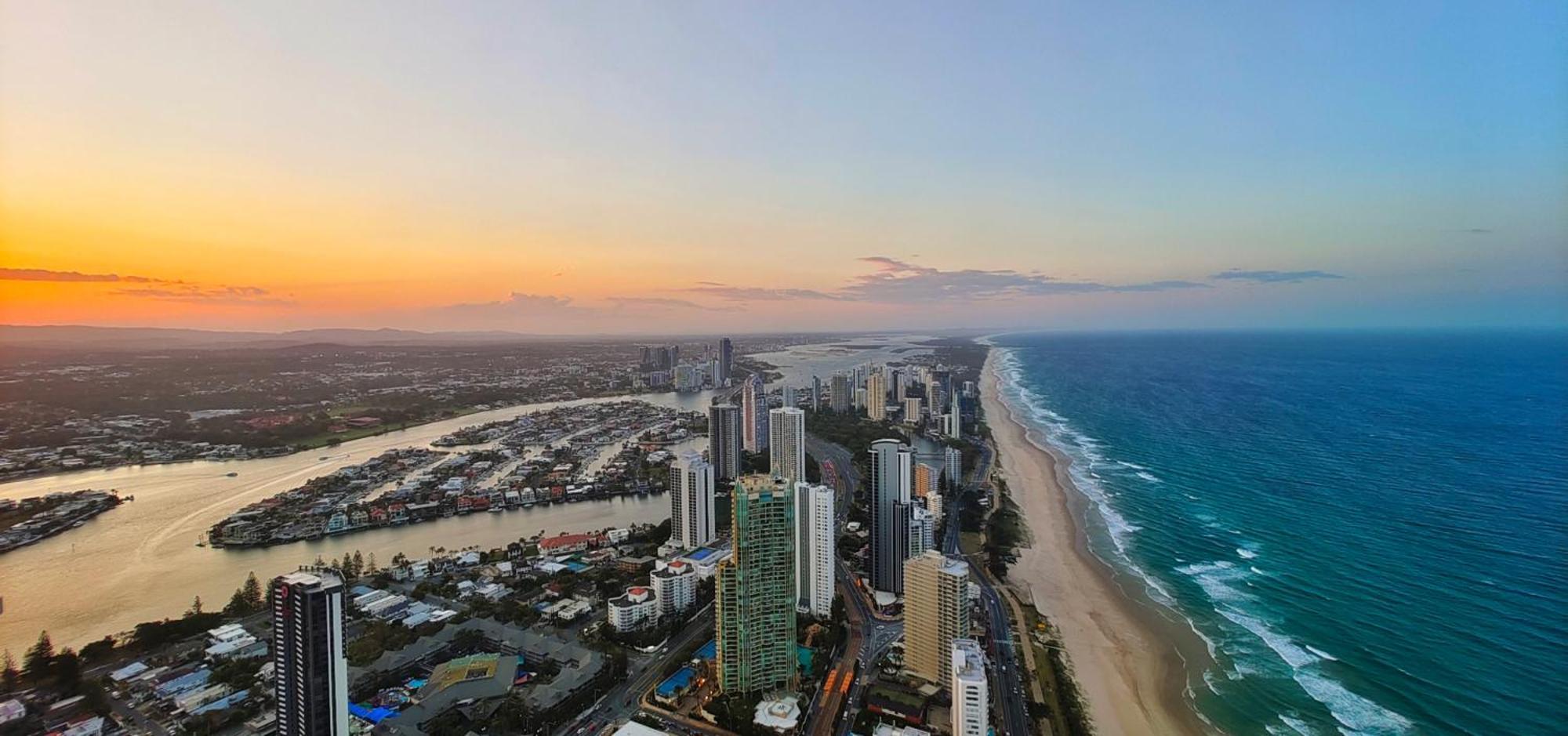 Apartment Surfers Paradise New Beachfront *