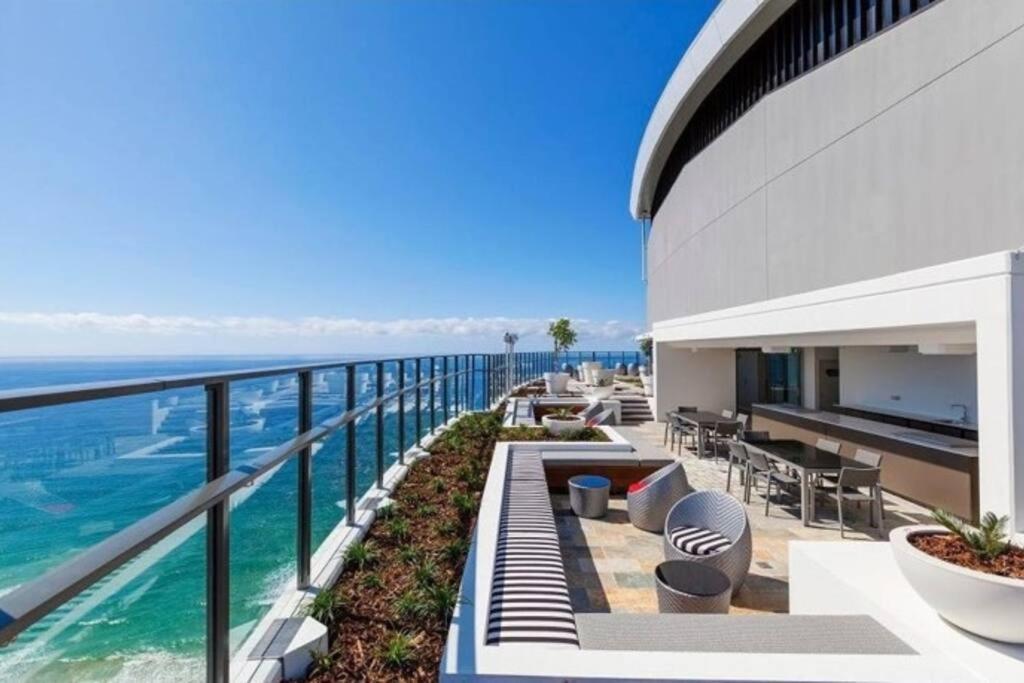 Amazing Ocean View In Surfers Paradise Apartment