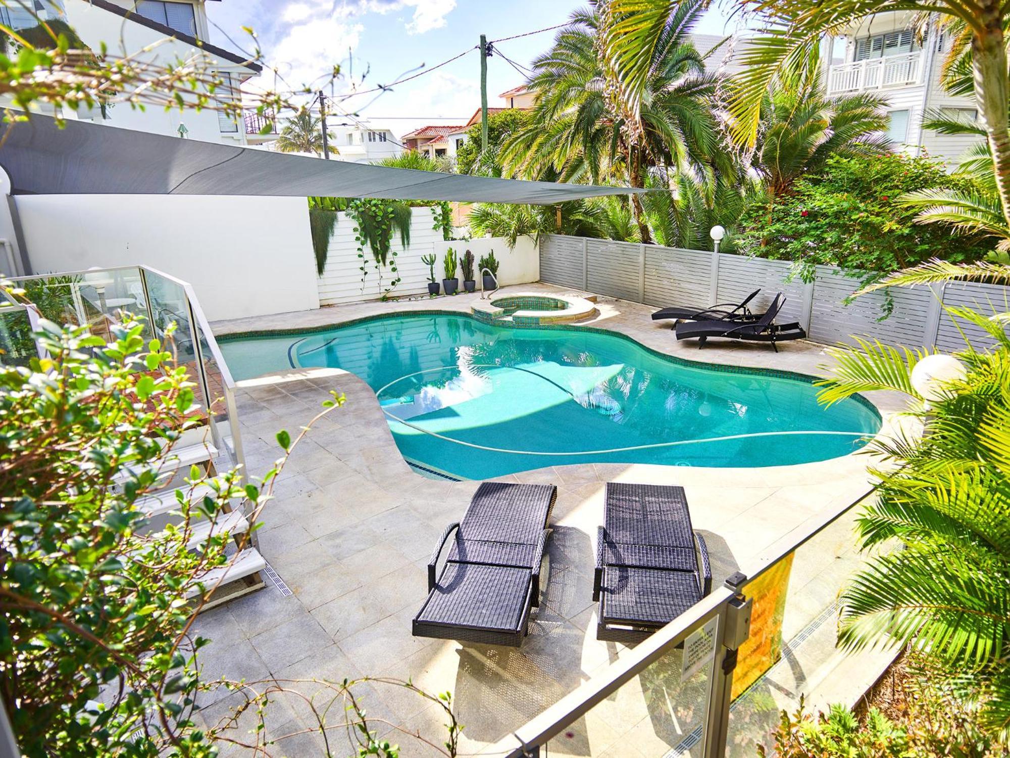 Palm Side 2 Bedroom Apartment *