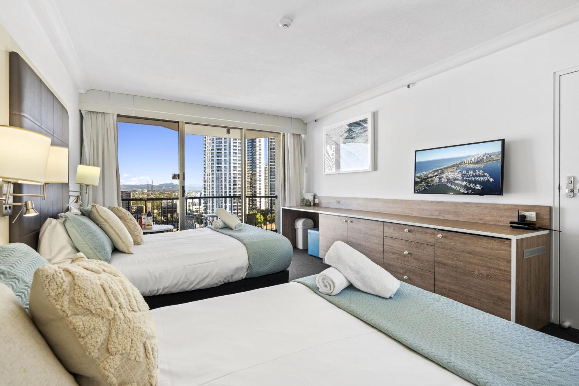 Modern Twin Units In Surfers Paradise - Q