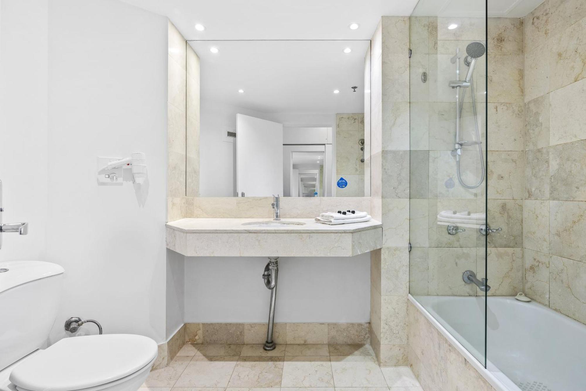 Modern Twin Units In Surfers Paradise - Q Gold Coast