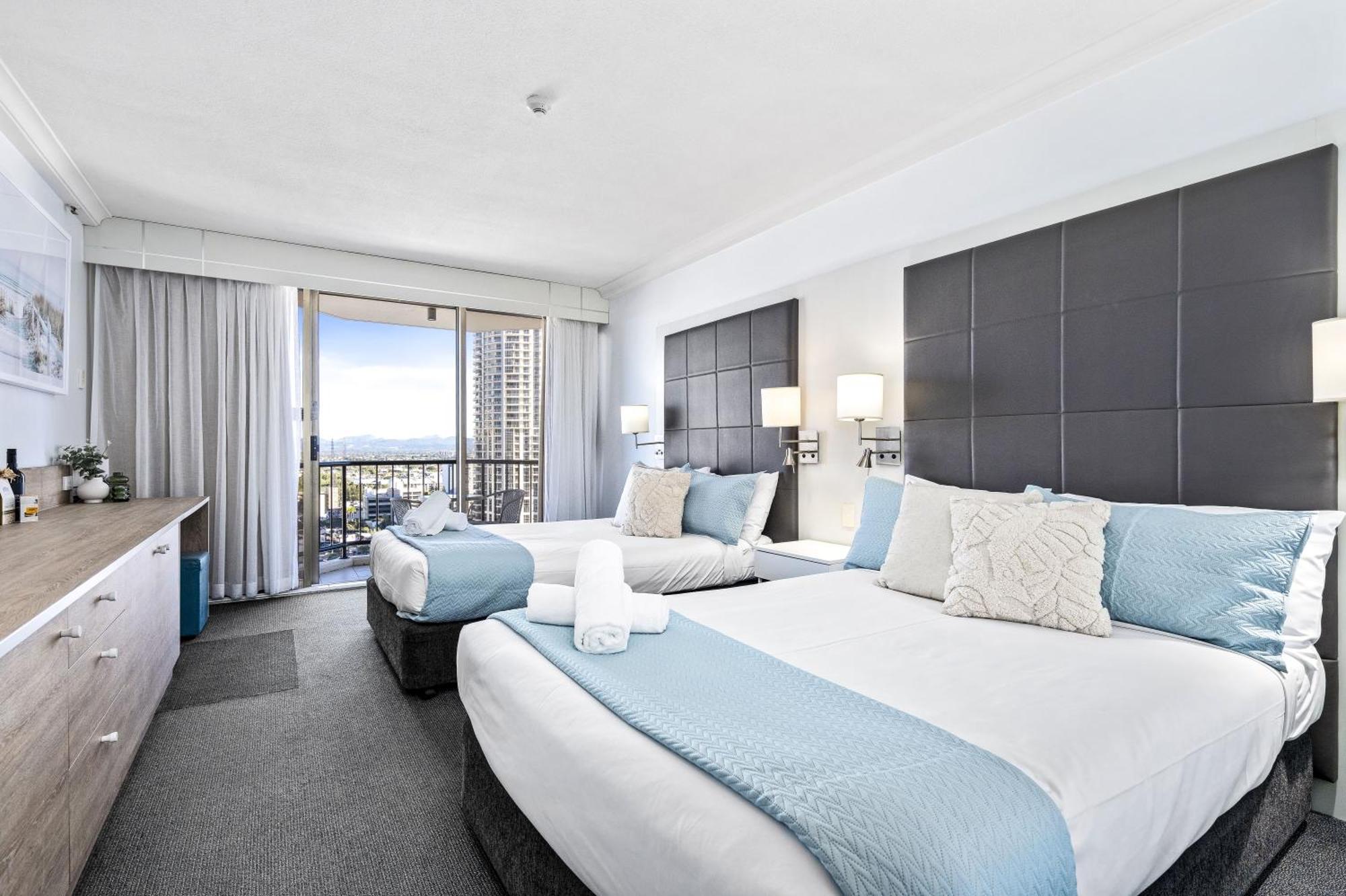 Modern Twin Units In Surfers Paradise - Q Gold Coast