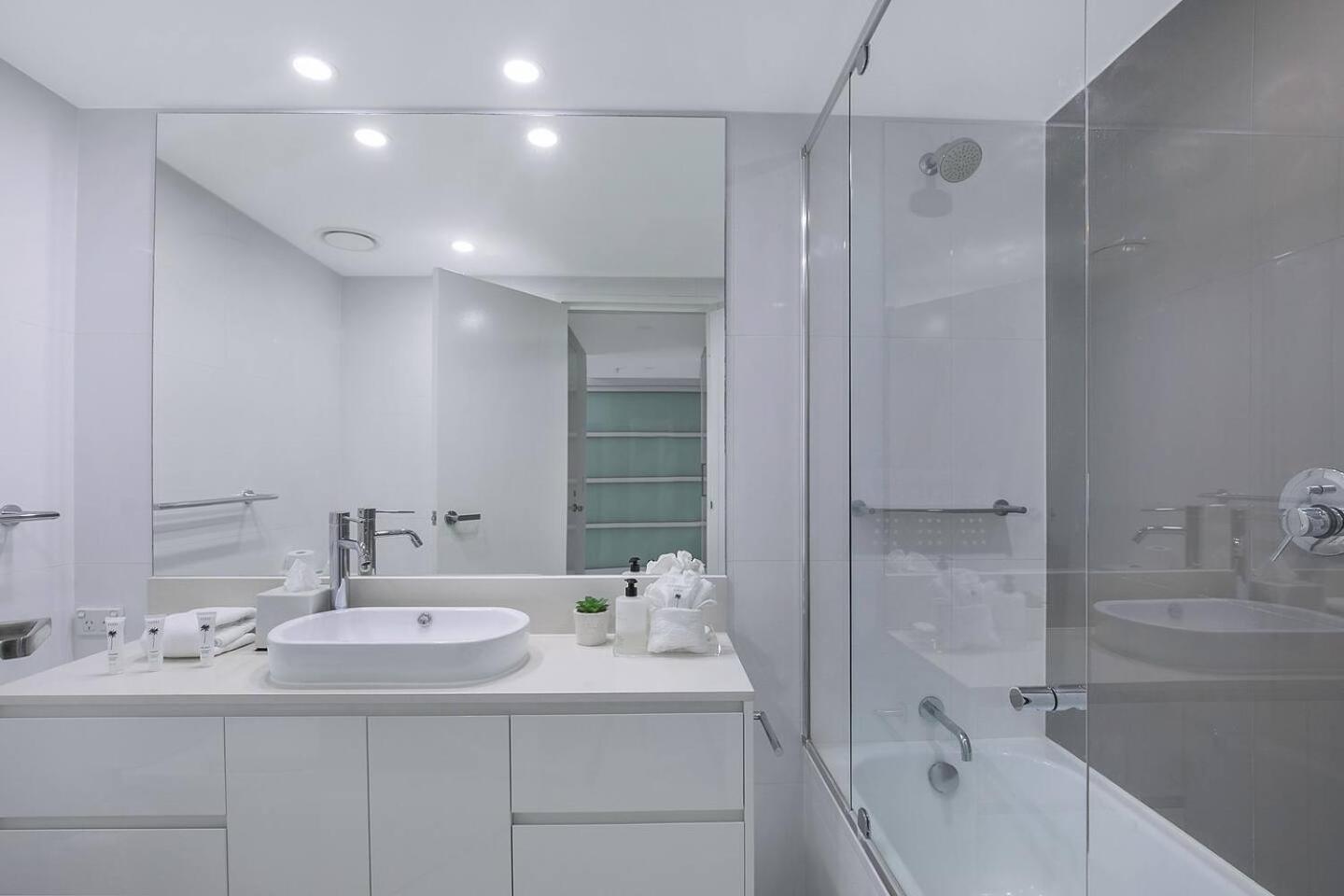 Apartment Meets Coast - Modern Haven By The