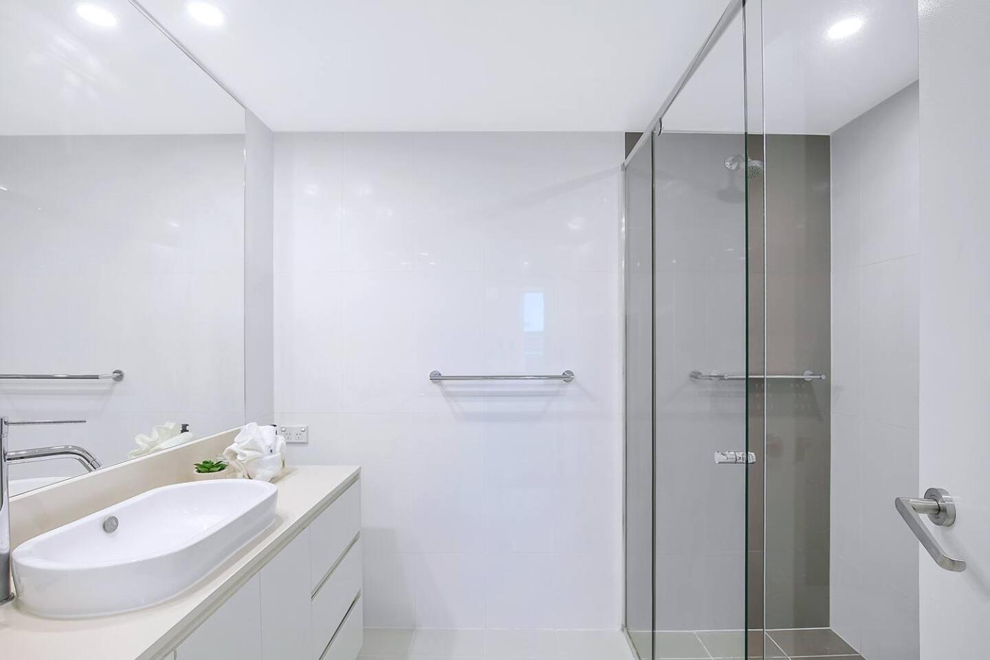 Apartment Meets Coast - Modern Haven By The *