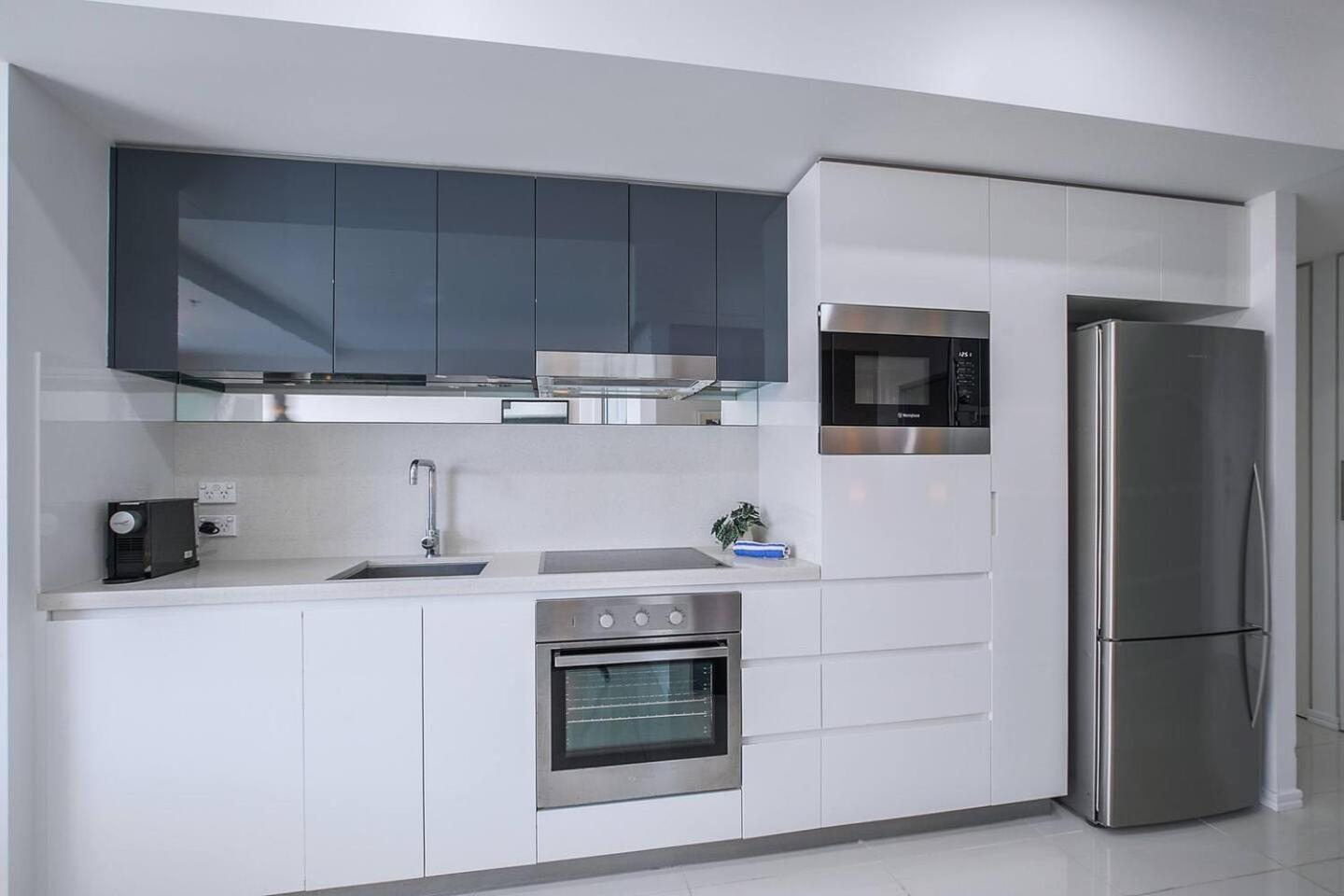 Meets Coast - Modern Haven By The Apartment *