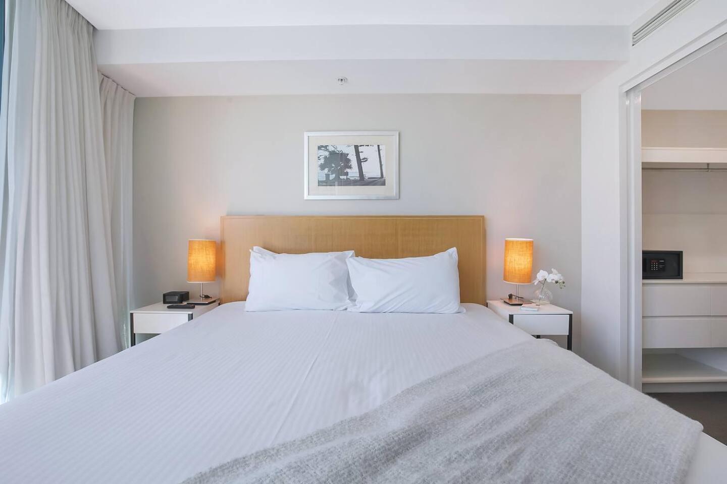 Meets Coast - Modern Haven By The Apartment