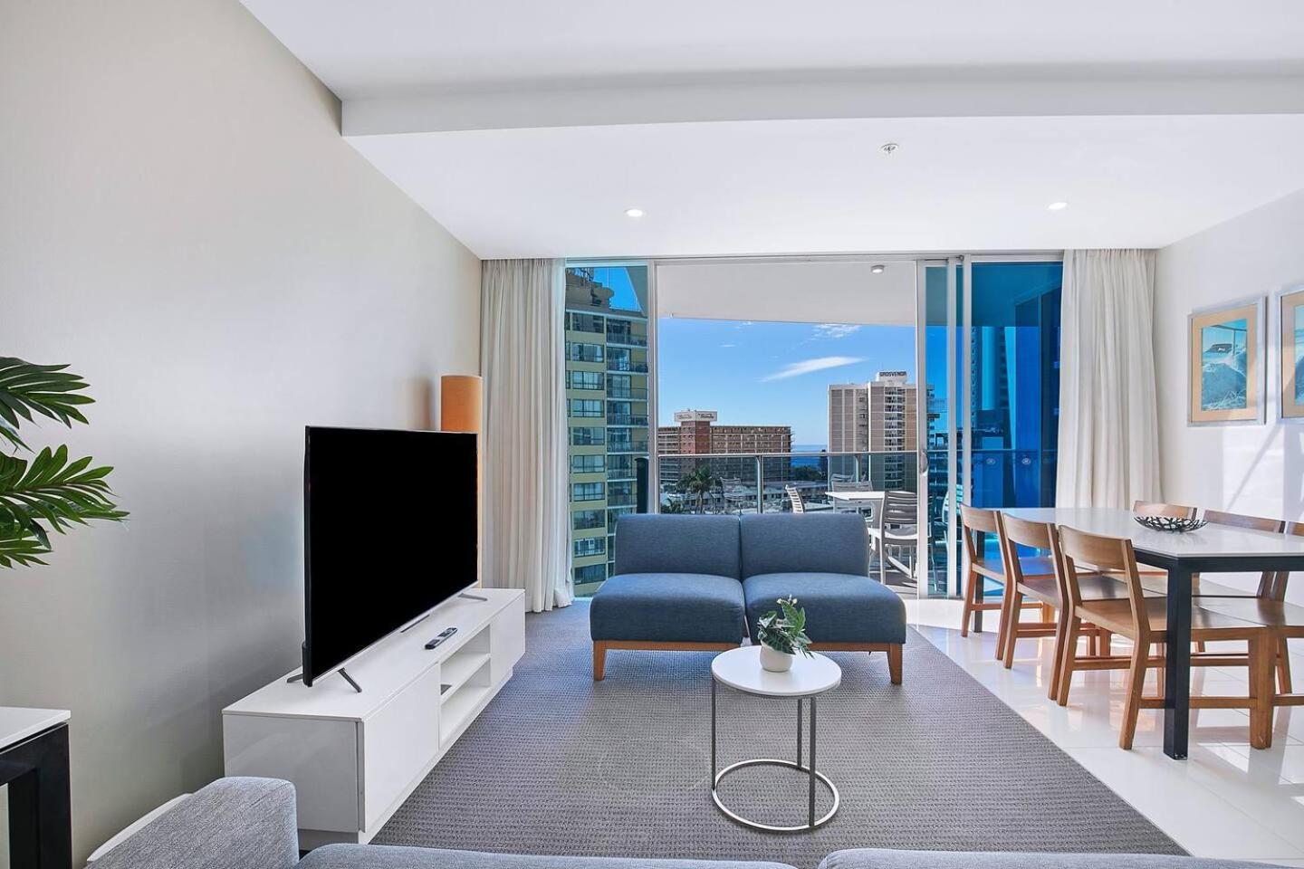 Meets Coast - Modern Haven By The Gold Coast