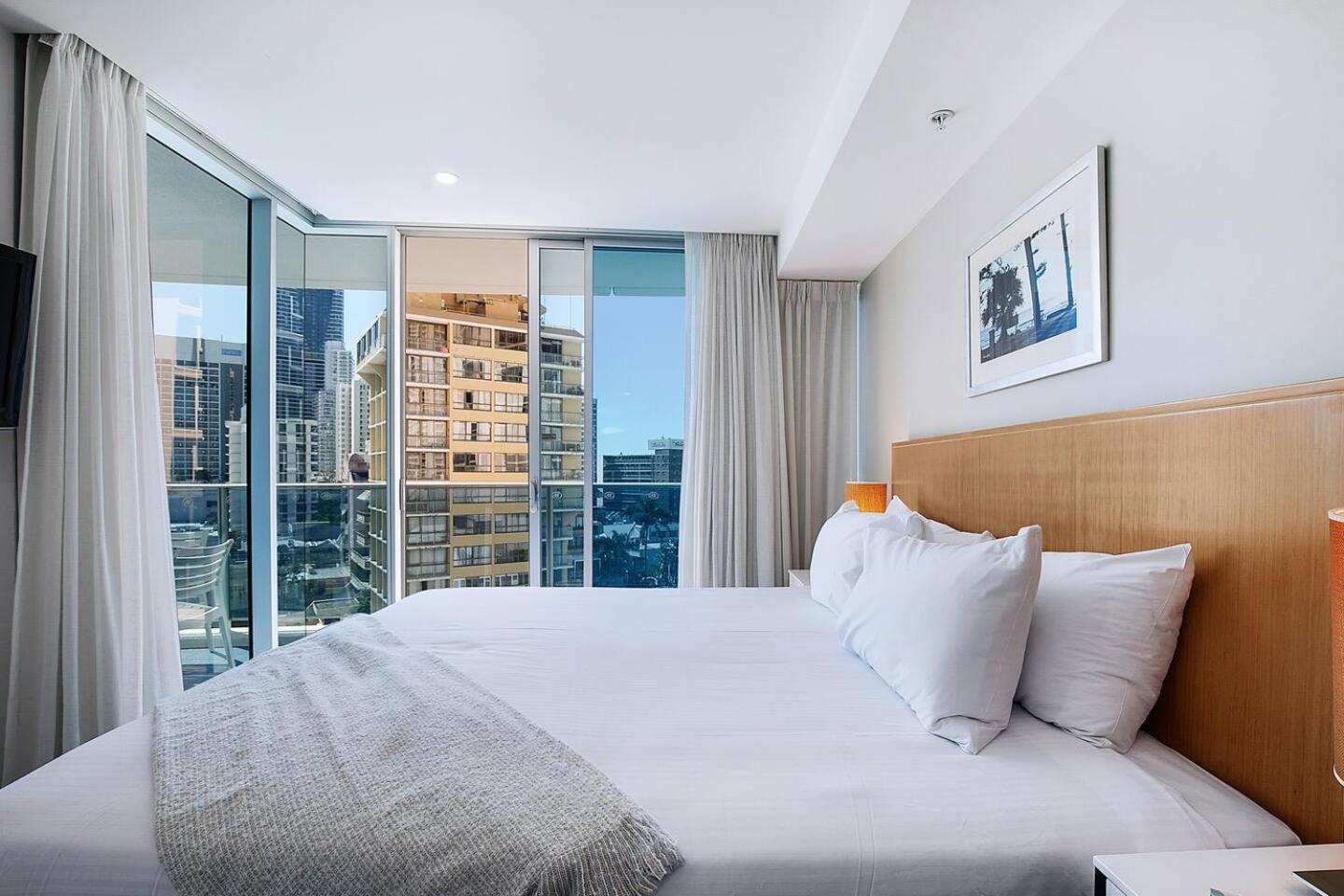 Meets Coast - Modern Haven By The Apartment Gold Coast