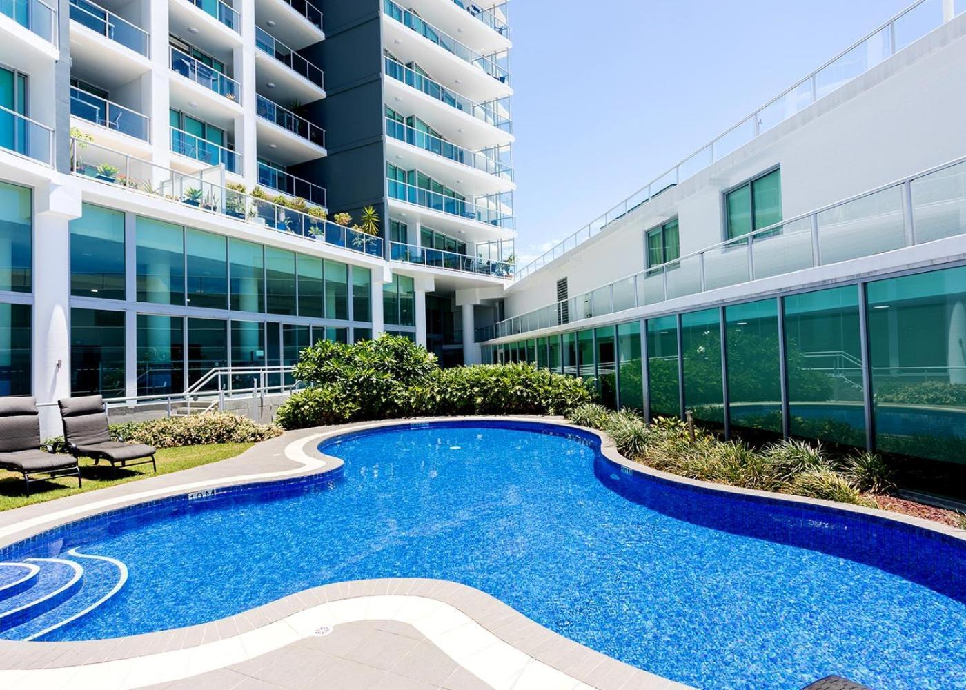 Modern 2 Bedroom Apt Near Tram & Ocean Apartment *