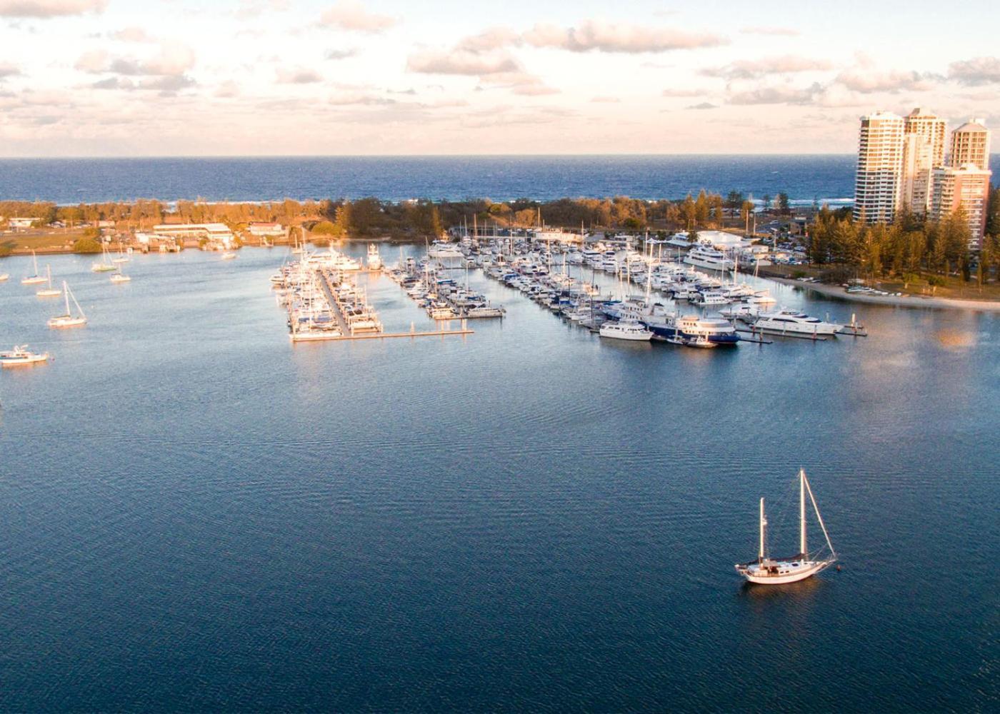 Apartment Modern 2 Bedroom Apt Near Tram & Ocean Gold Coast