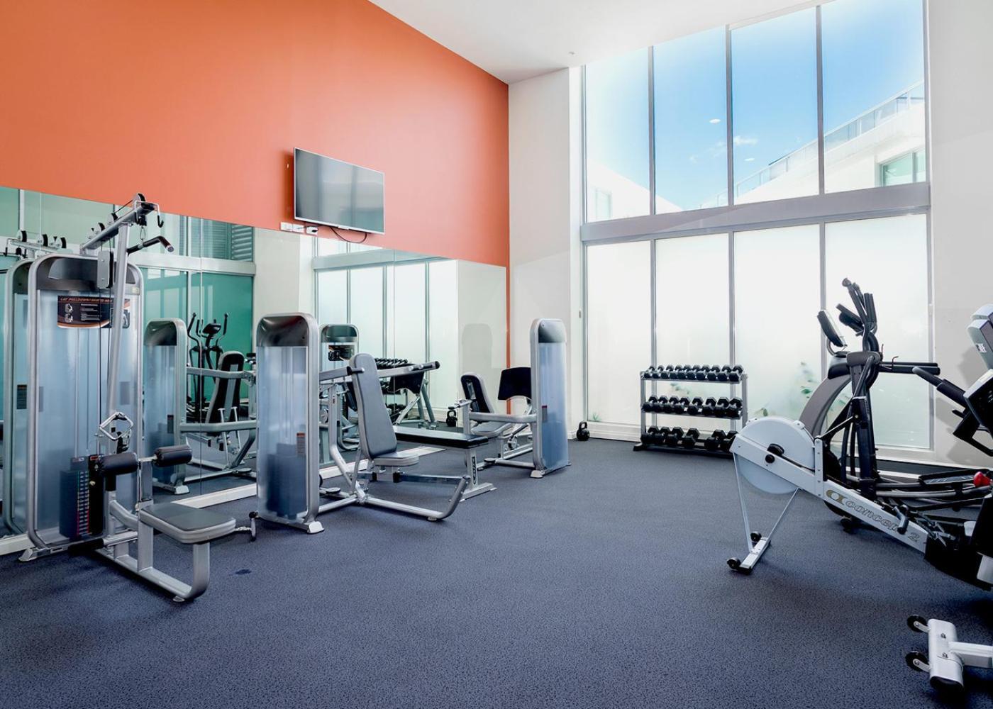 Modern 2 Bedroom Apt Near Tram & Ocean Apartment Gold Coast