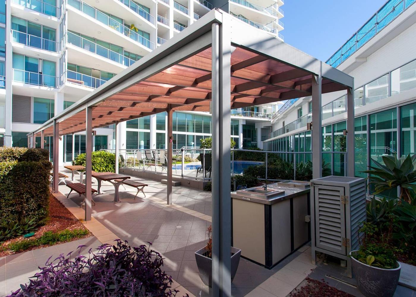 Modern 2 Bedroom Apt Near Tram & Ocean Apartment