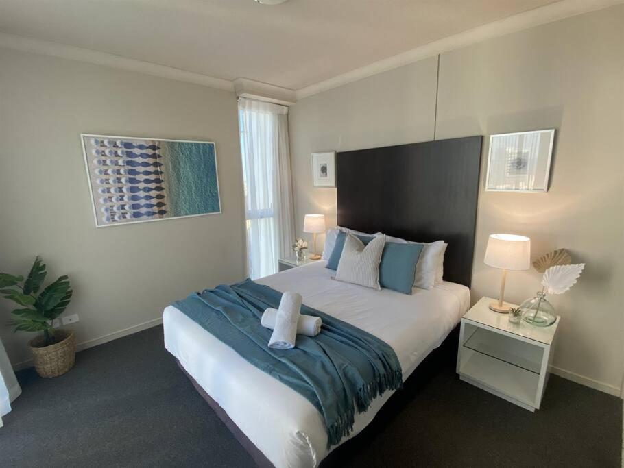 Bliss At The Towers - Surfers Central! *