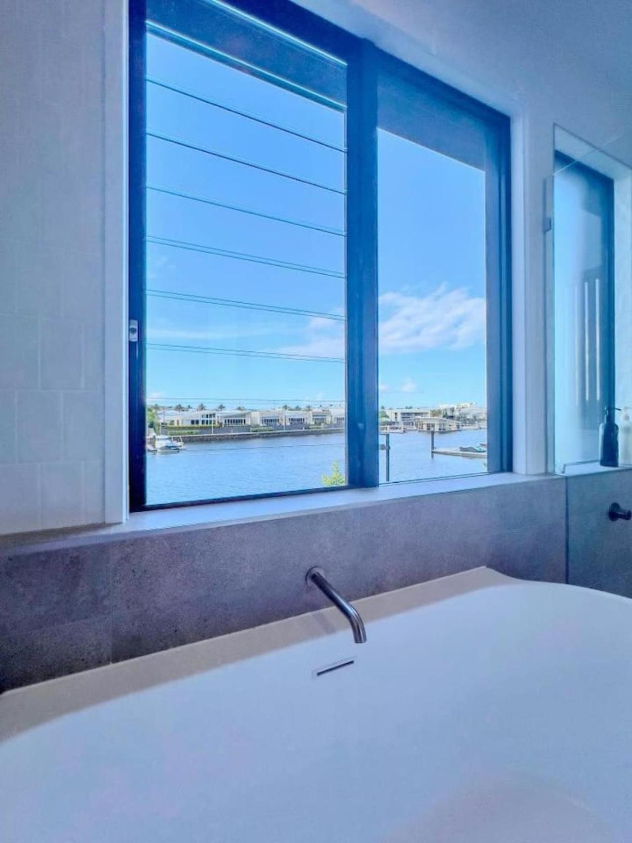 Holiday home Tranquil Waterside Elegance Gold Coast