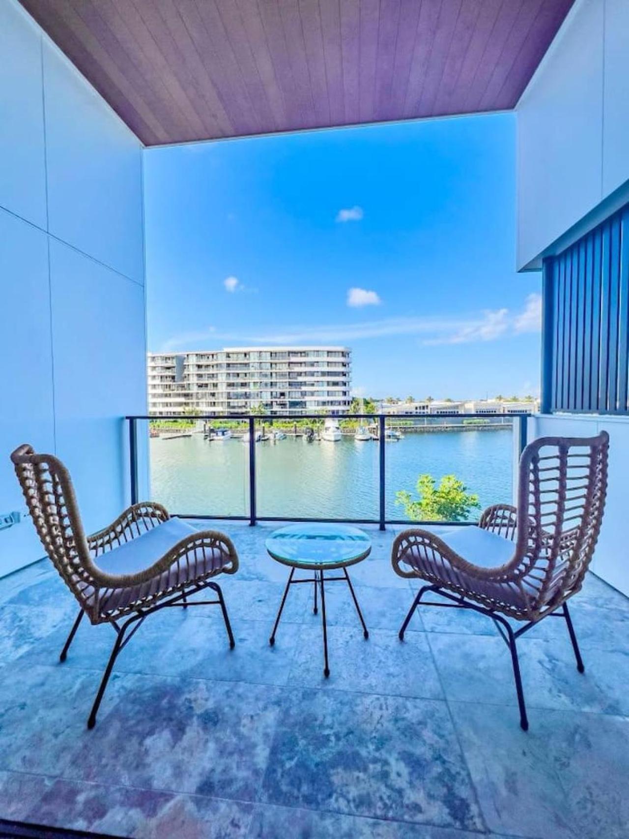 Tranquil Waterside Elegance Gold Coast