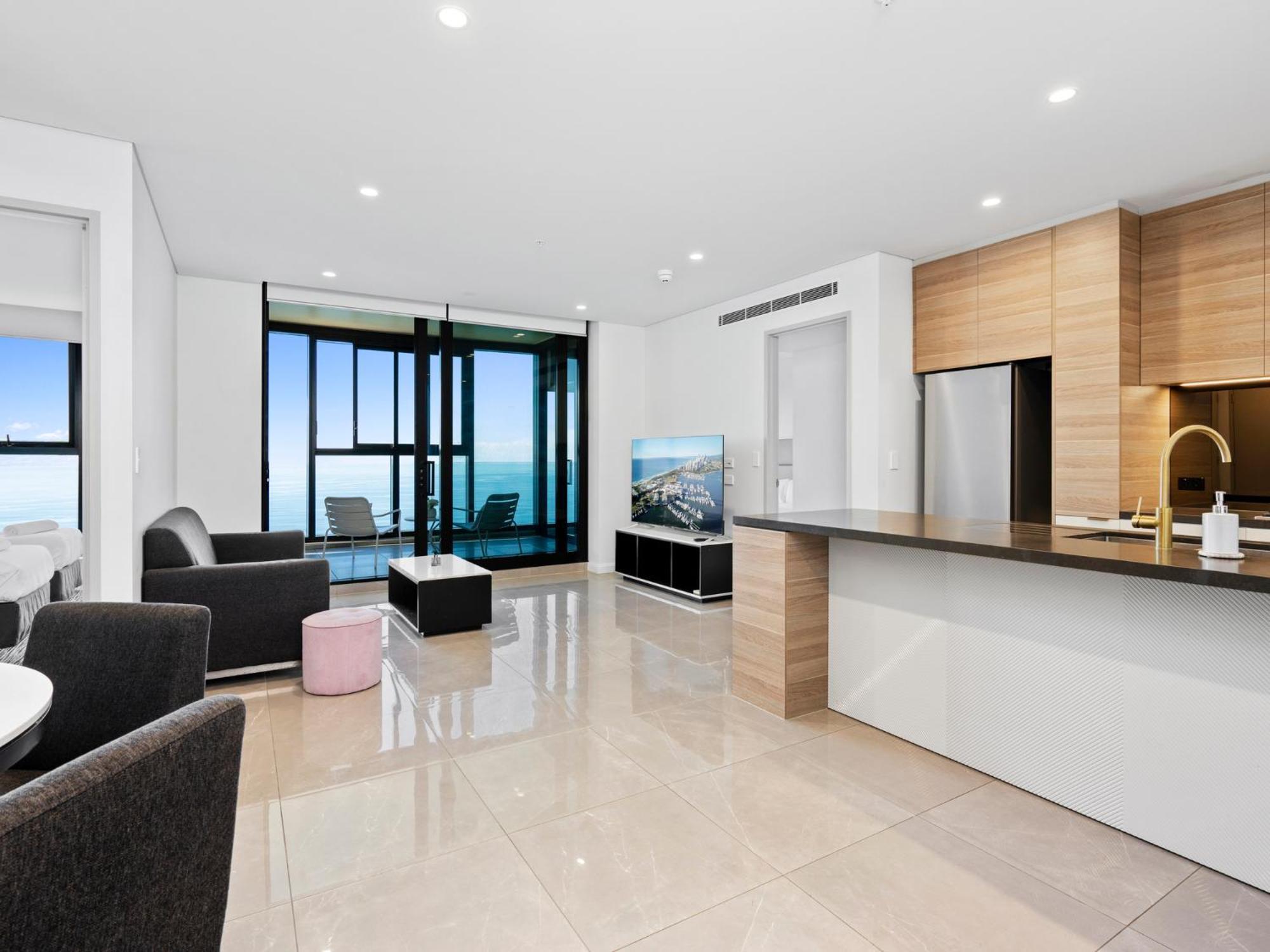 Surfers Paradise New Beachfront Apartment Gold Coast