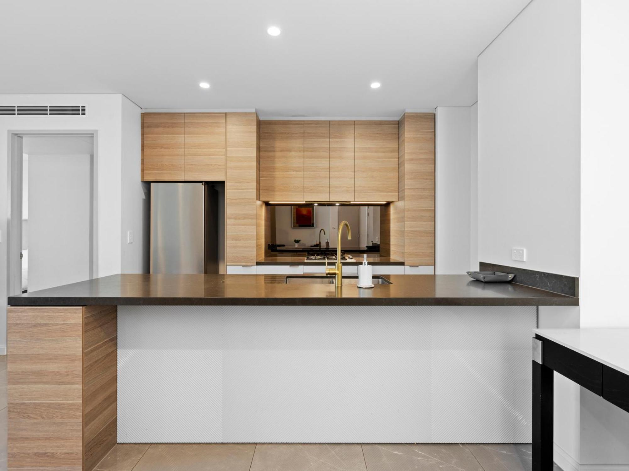 Surfers Paradise New Beachfront Apartment