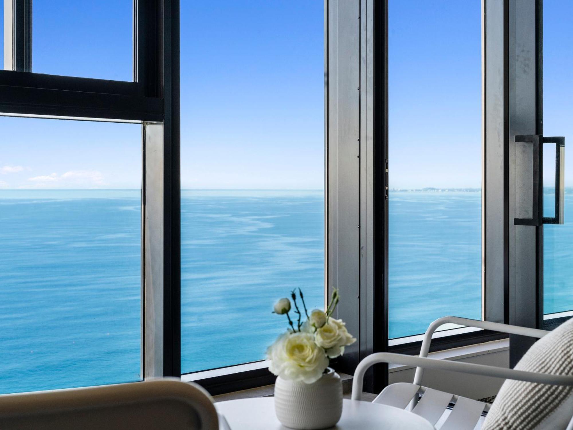 Apartment Surfers Paradise New Beachfront Gold Coast