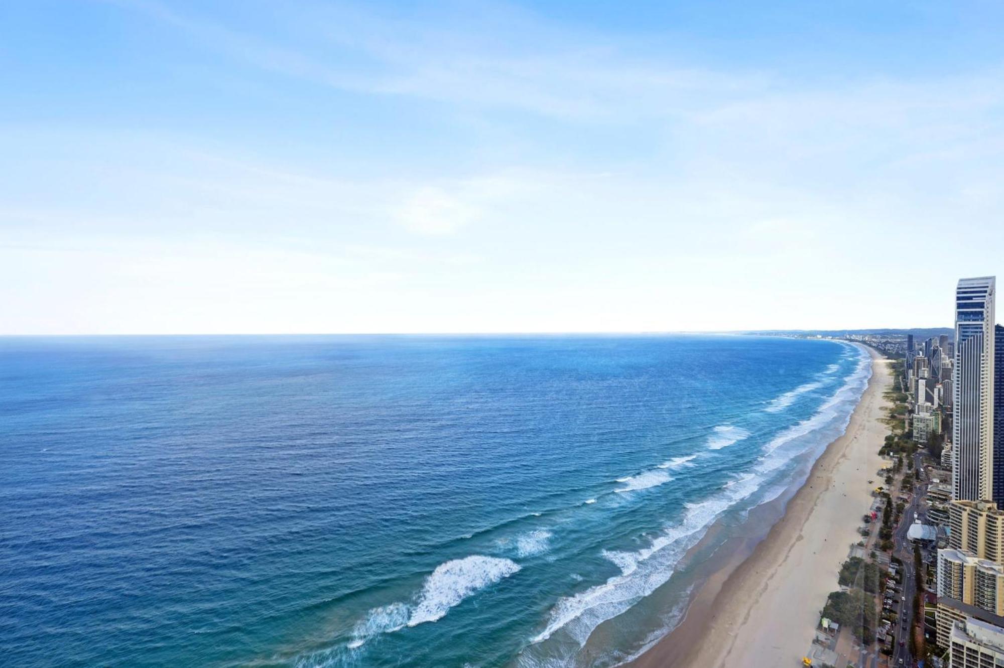 Apartment Surfers Paradise New Beachfront