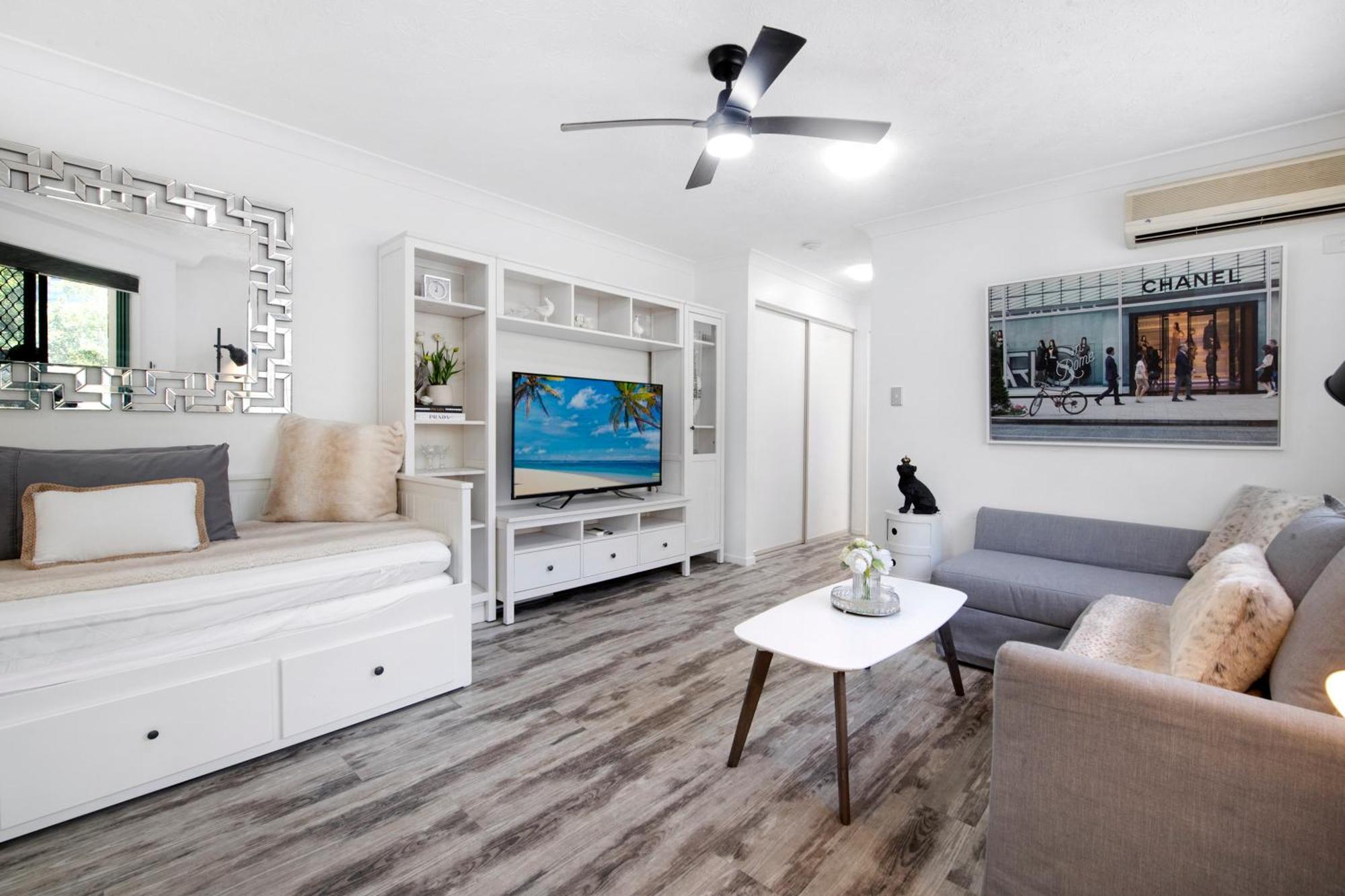 Pets Paradise - Location With Free Parking Apartment