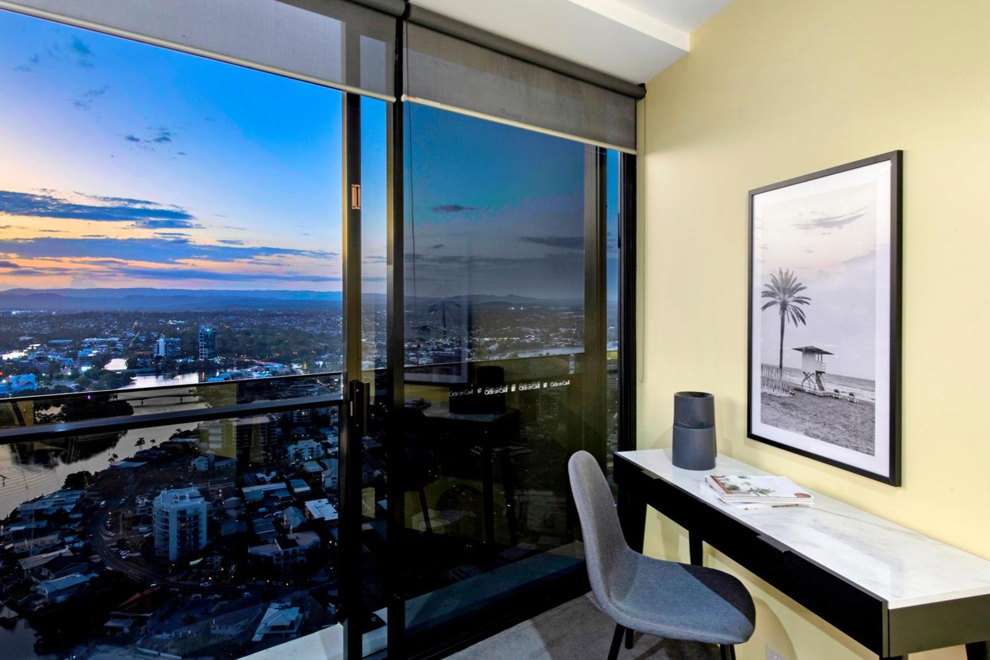 Circle On Cavill - One Bedroom - Self Contained & Privately Managed * Gold Coast