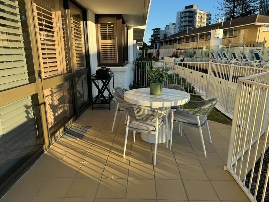 Front Oasis With Private Courtyard Apartment *