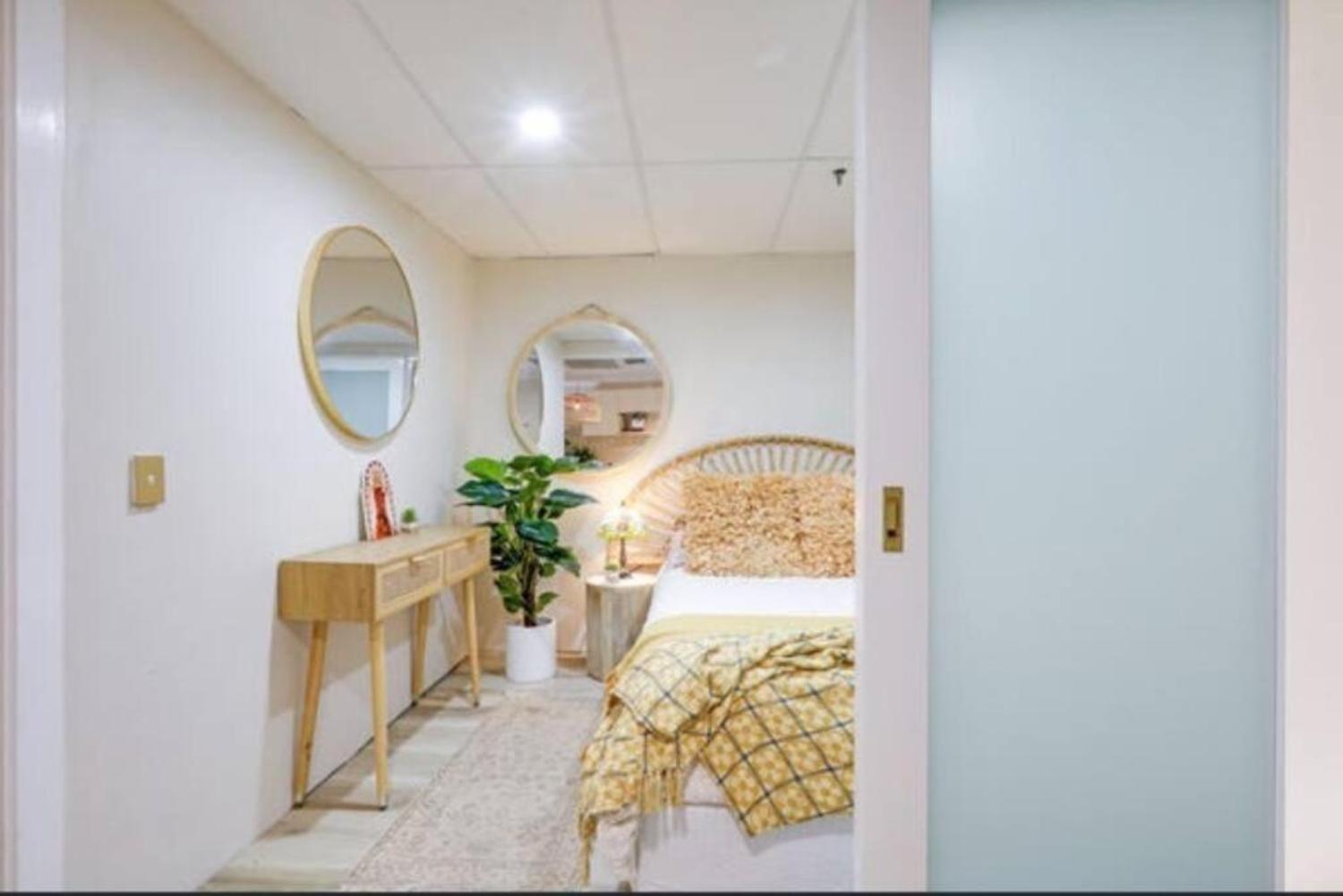 Elegant Oceanview Apartment