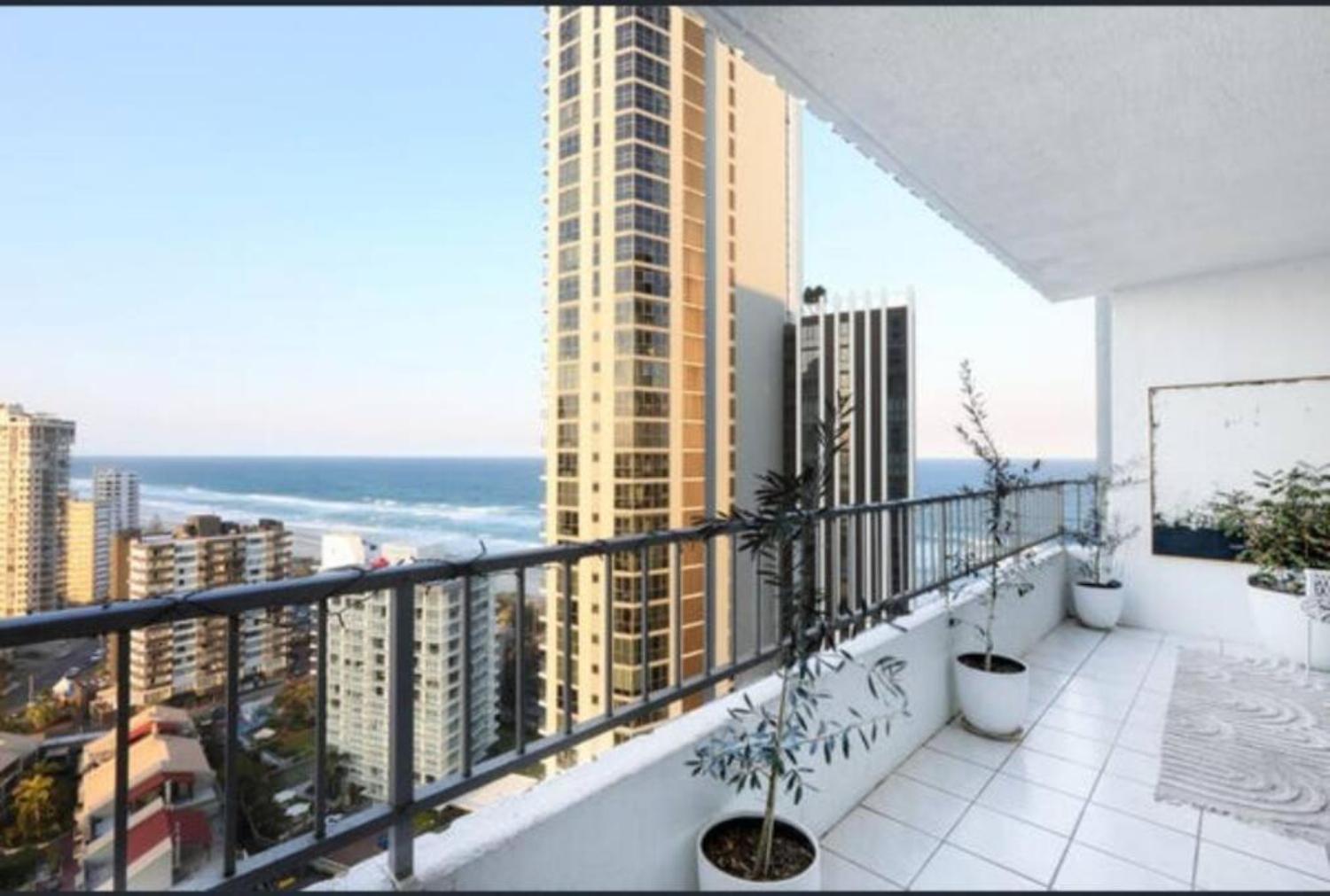 Elegant Oceanview Apartment