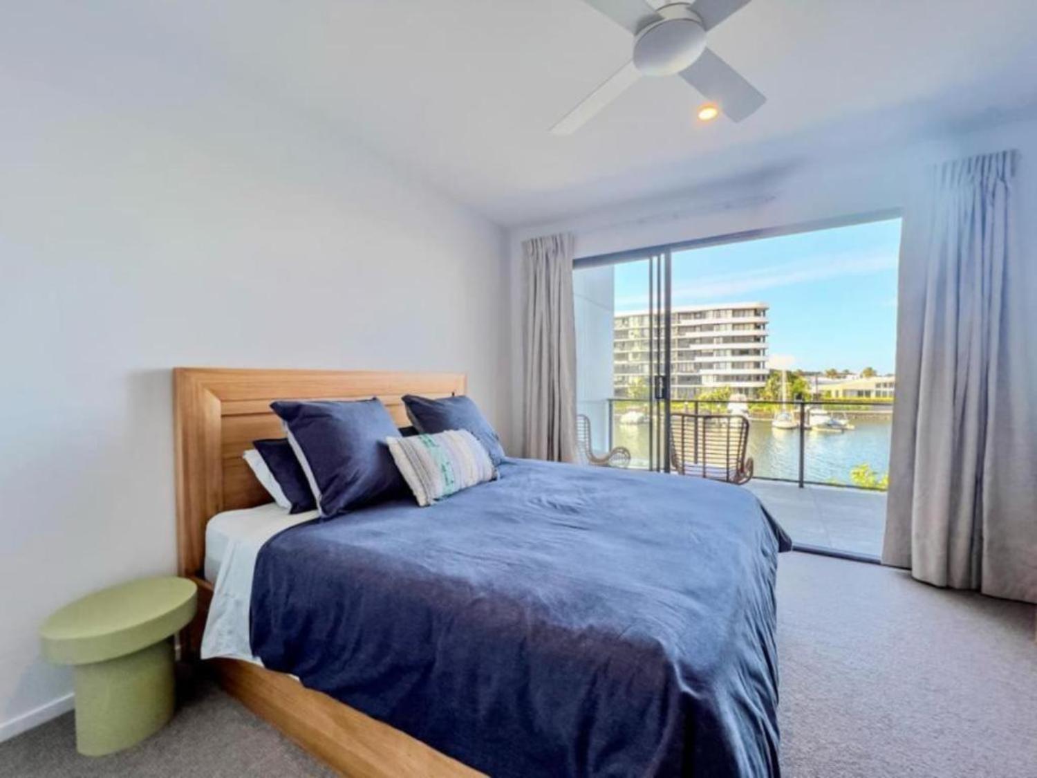 Tranquil Waterside Elegance Holiday home