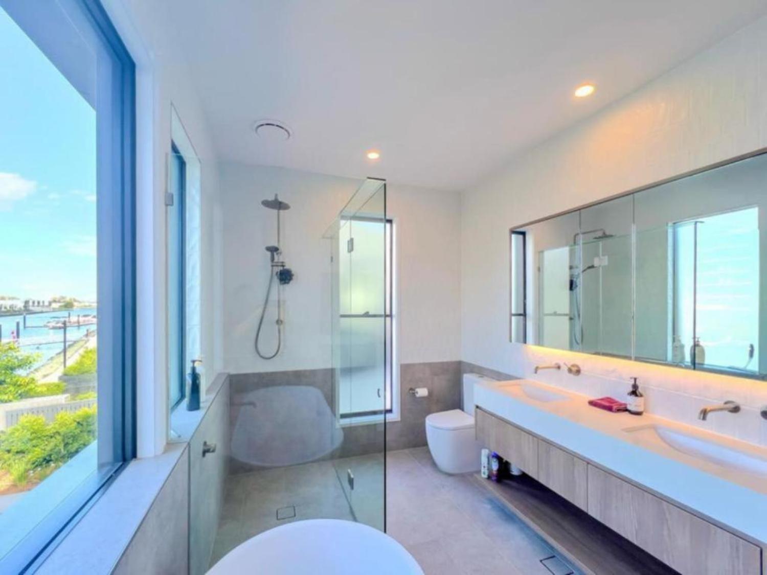 Tranquil Waterside Elegance * Gold Coast