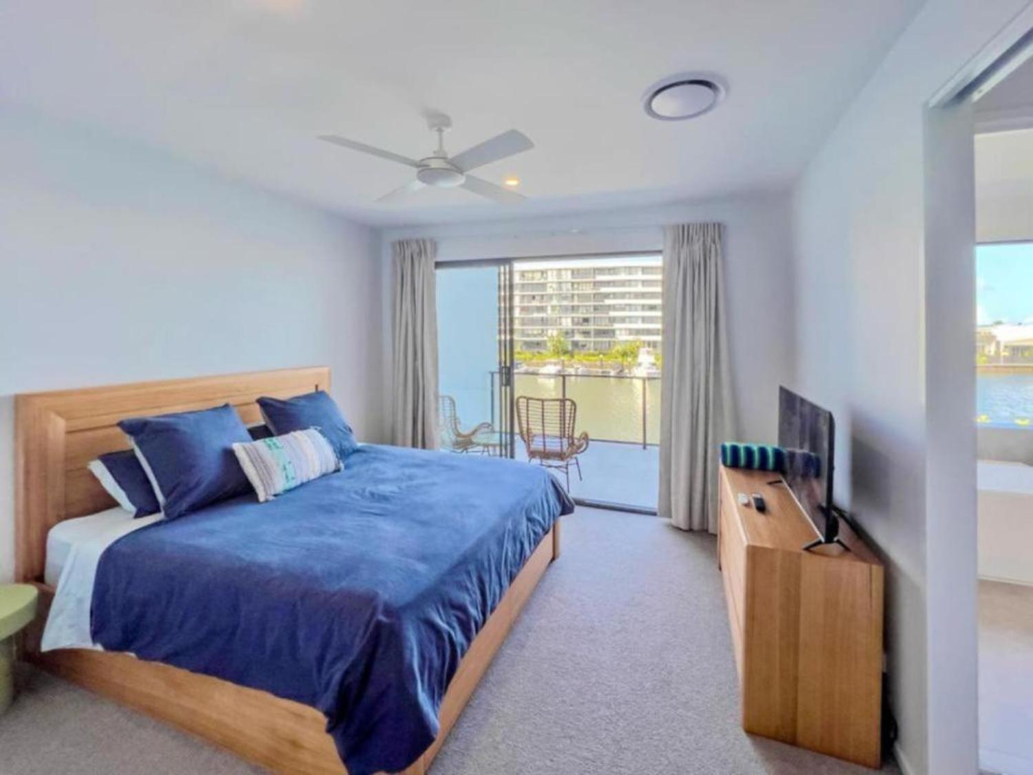 Holiday home Tranquil Waterside Elegance *