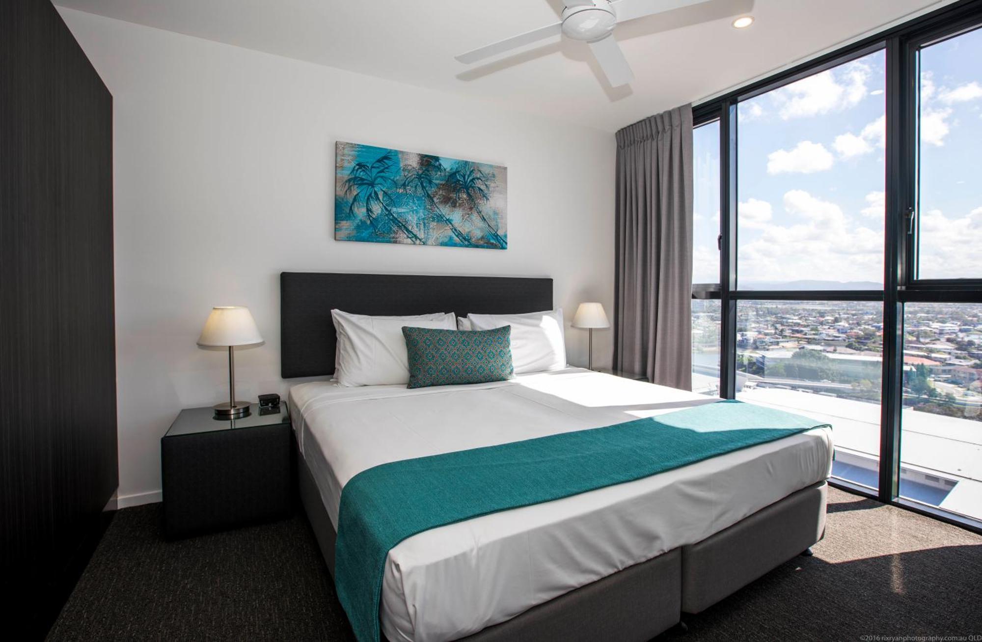 Synergy Broadbeach - Official Aparthotel Gold Coast