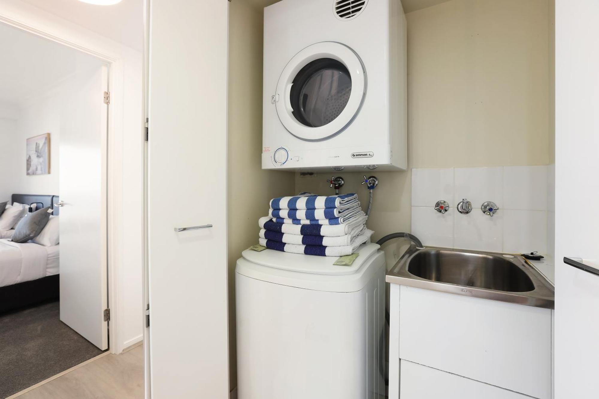 Apartment Stunning Chevron 3 Pools - Optimise Gold Coast