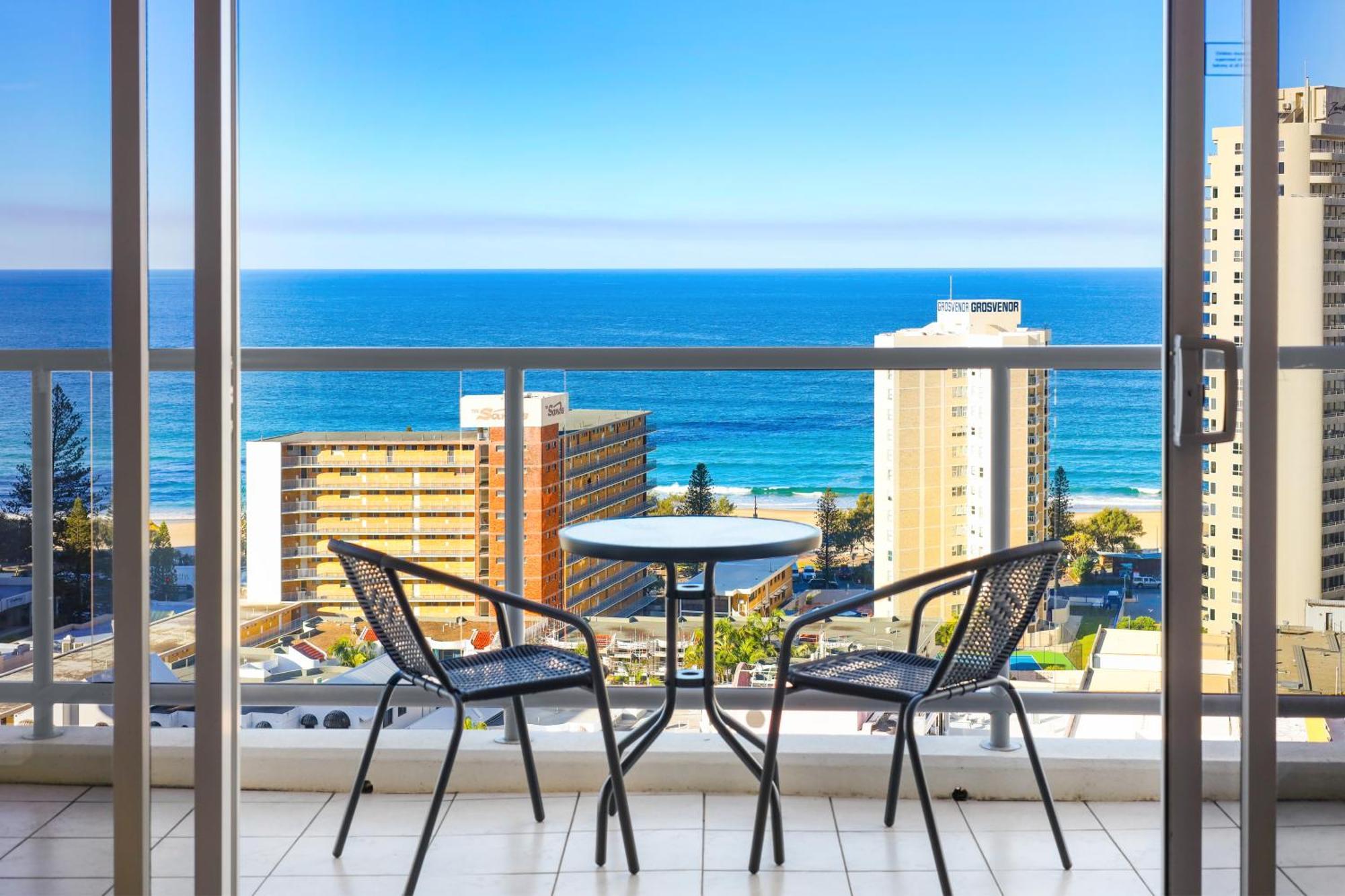 Stunning Chevron 3 Pools - Optimise * Gold Coast