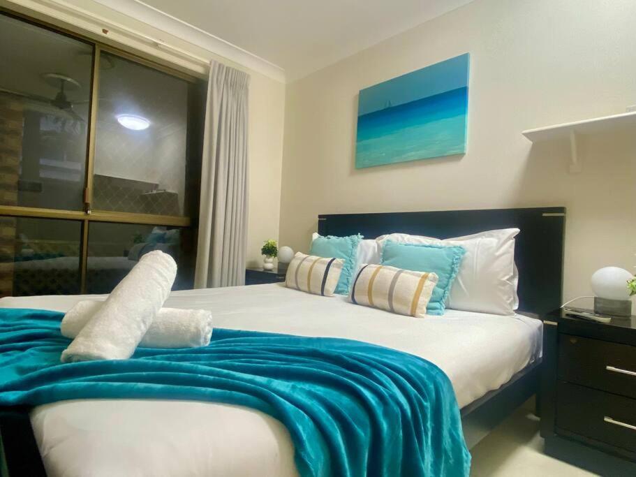 Waterfront Family House With Pool, Bbq Villa Gold Coast