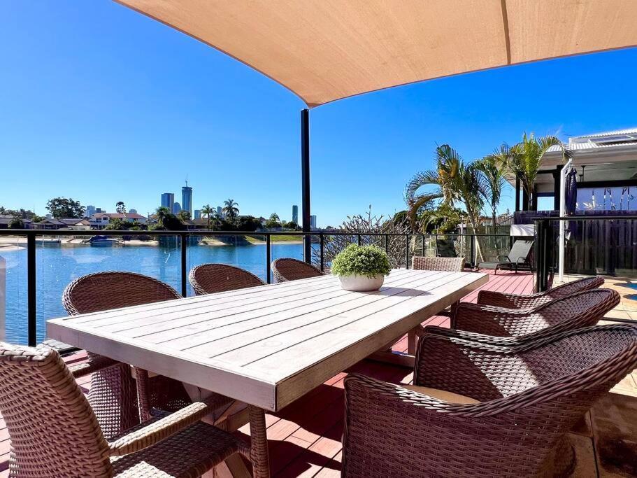 Waterfront Family House With Pool, Bbq Villa